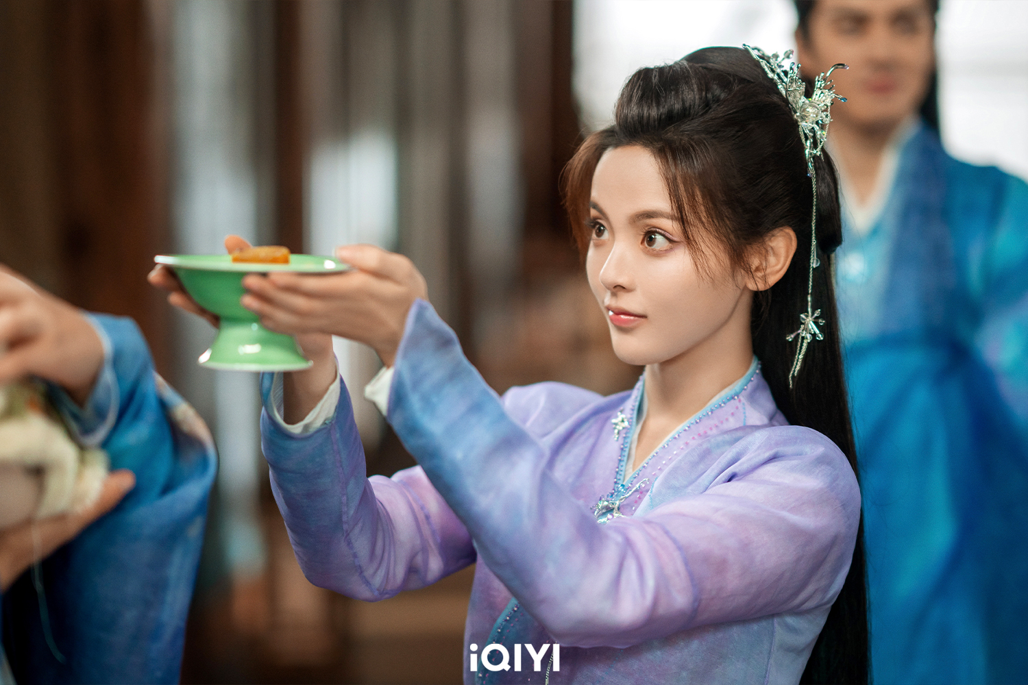 楊超越大方分享「釣系的戀愛攻勢」的關鍵在於眼神無辜。（愛奇藝提供）