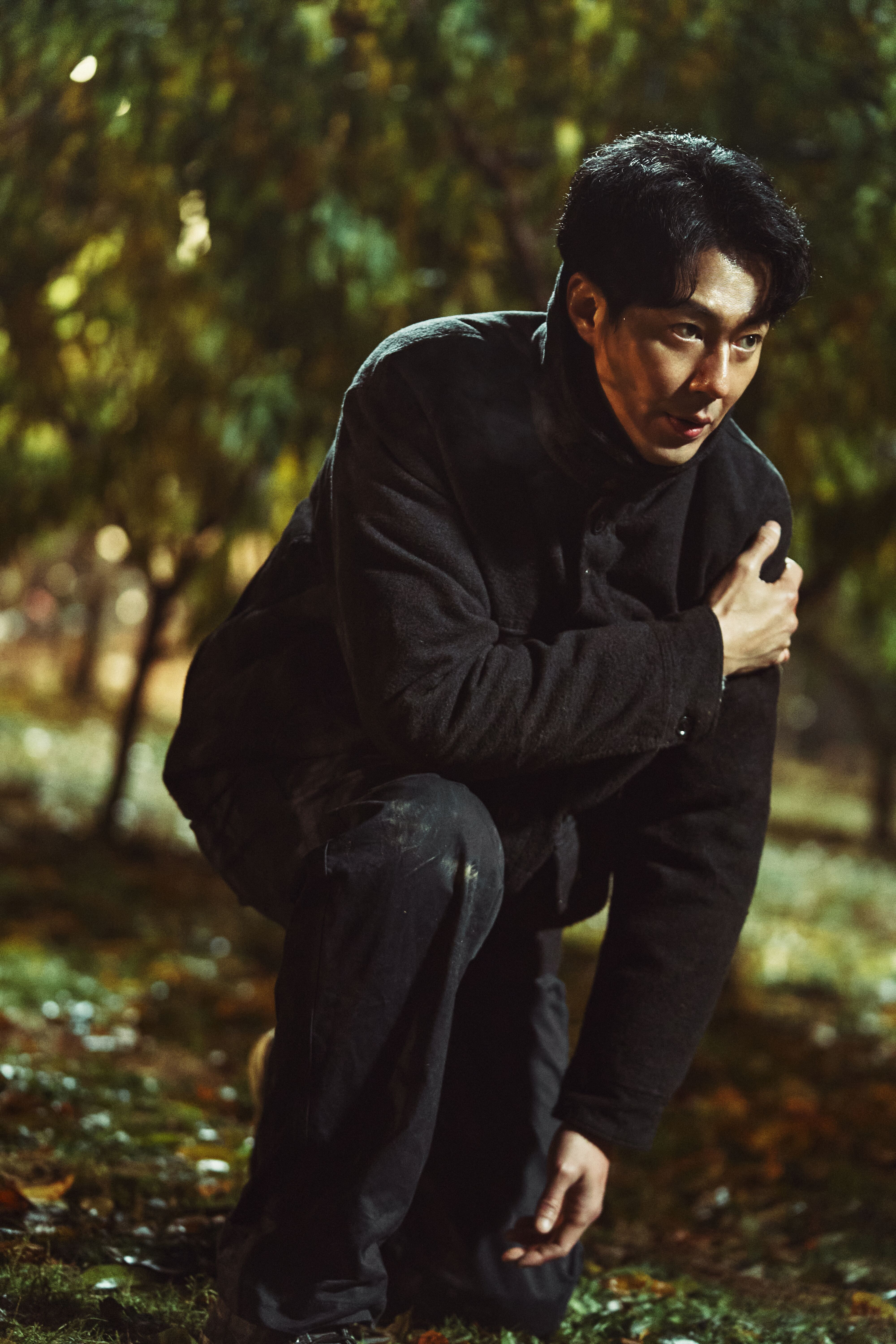 趙寅成飾演國情院最優秀黑色要員，遇上韓孝周擦出愛的火花。（Disney+提供）