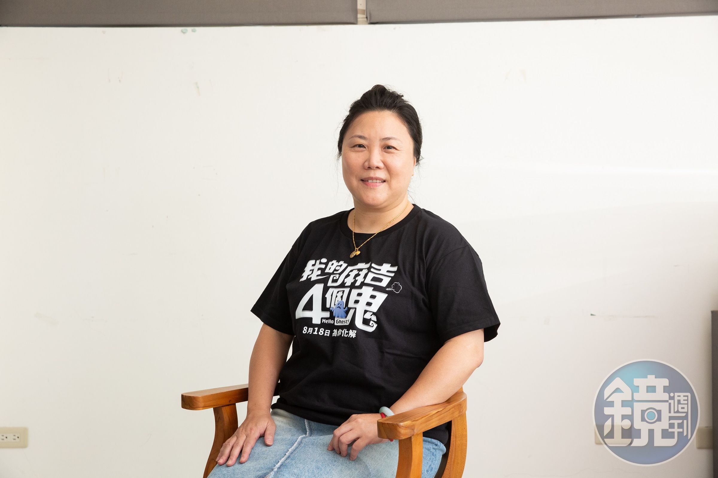 監製莊淳淳憑藉與韓國影視圈良好關係，取得《比悲傷》的翻拍權。 
