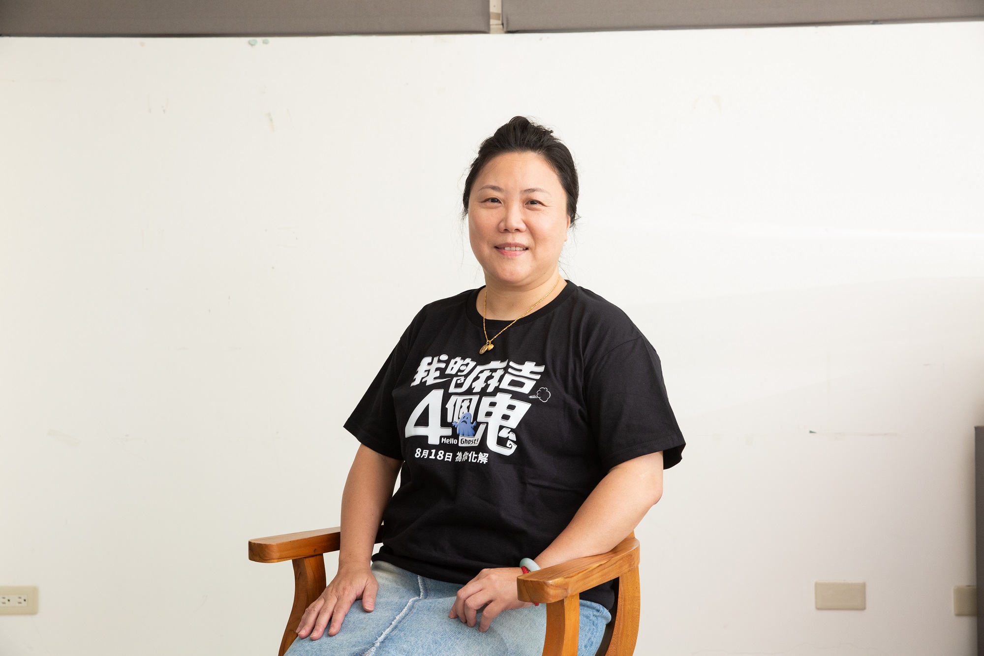 監製莊淳淳憑藉與韓國影視圈良好關係,取得《比悲傷》的翻拍權。