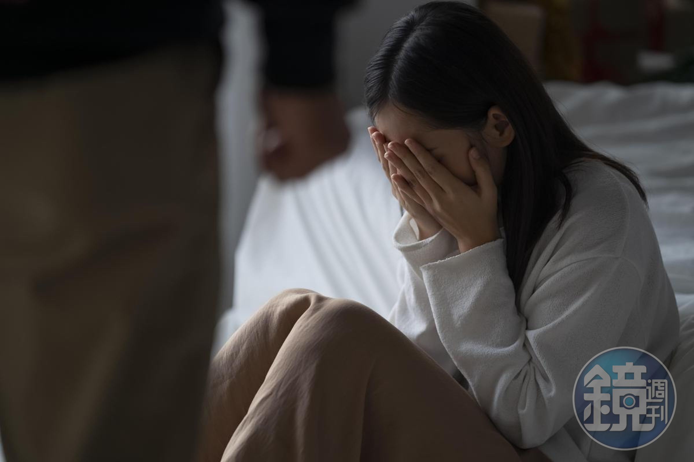 7歲女童視訊上課竟遭到親戚性侵，全被線上的老師同學看到，親戚惡行這才曝光。（示意圖，翻攝自xframe）