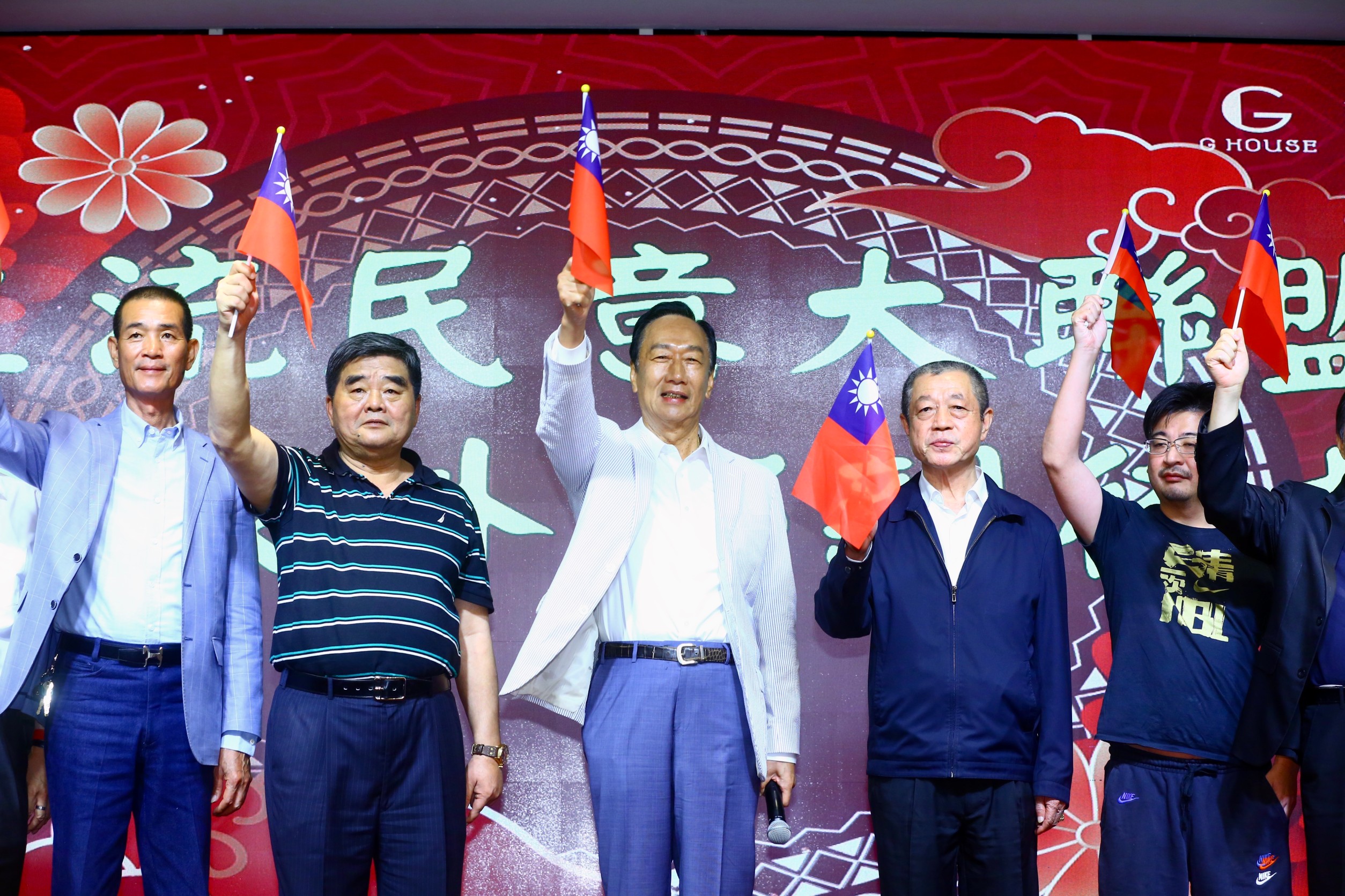 鴻海集團創辦人郭台銘正式向藍白陣營提出合作邀請。 