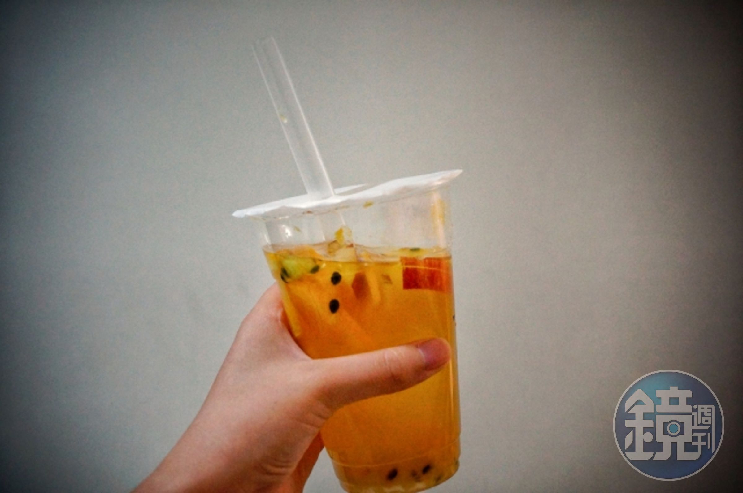 台灣手搖飲店家琳瑯滿目,走在路上常可見人手一杯。(示意圖,photoAC)