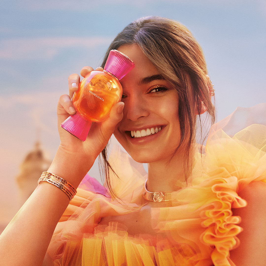 ALLEGRA悅享盛典系列Passeggiata日不落漫享淡香精，不僅讚頌義大利最溫柔且明亮的傳統文化，更體現女性優雅輕盈的美妙姿態。（寶格麗提供）