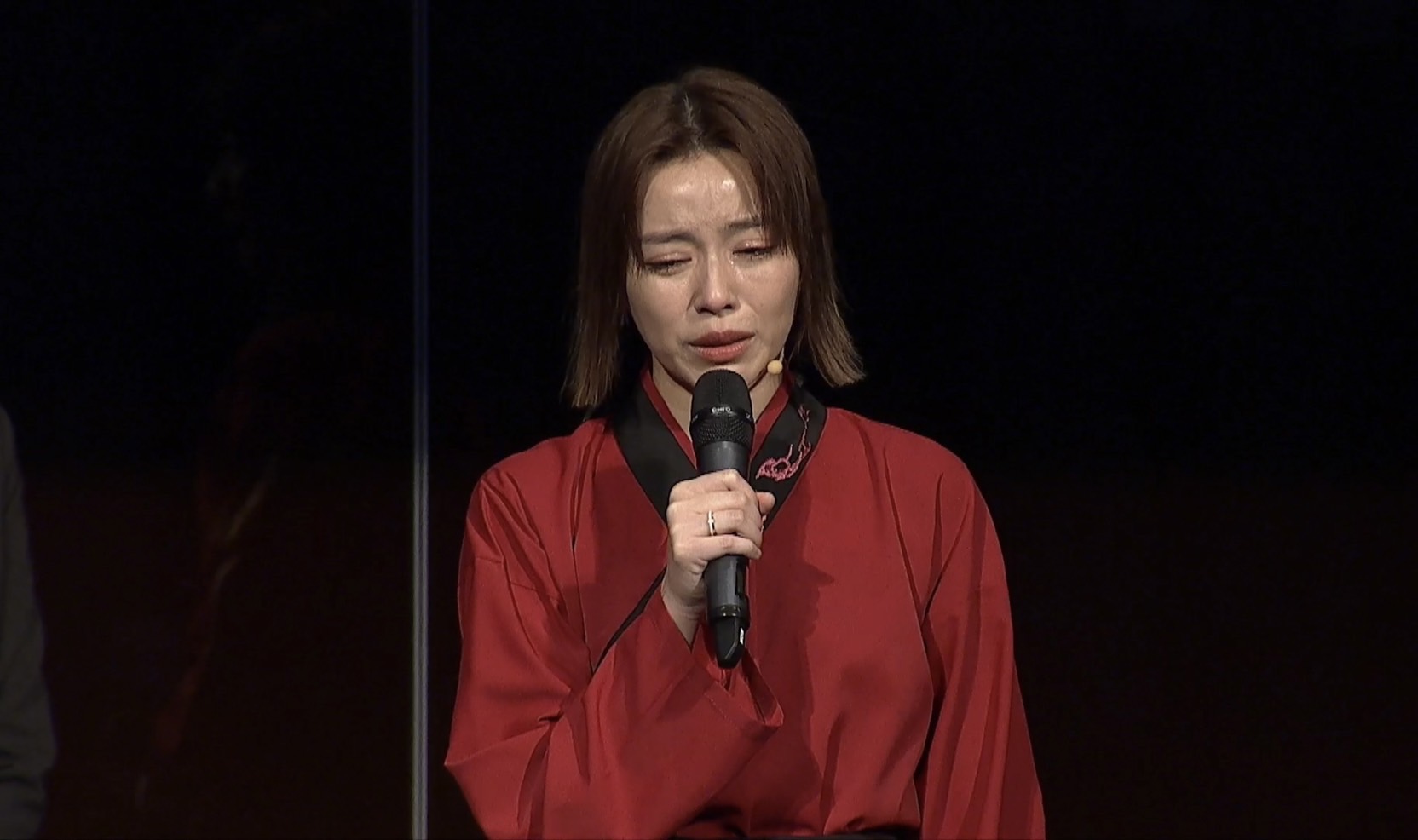 王瞳坦言不知道有多次，都覺得自己快活不下去。（翻攝自神國大樂YouTube）