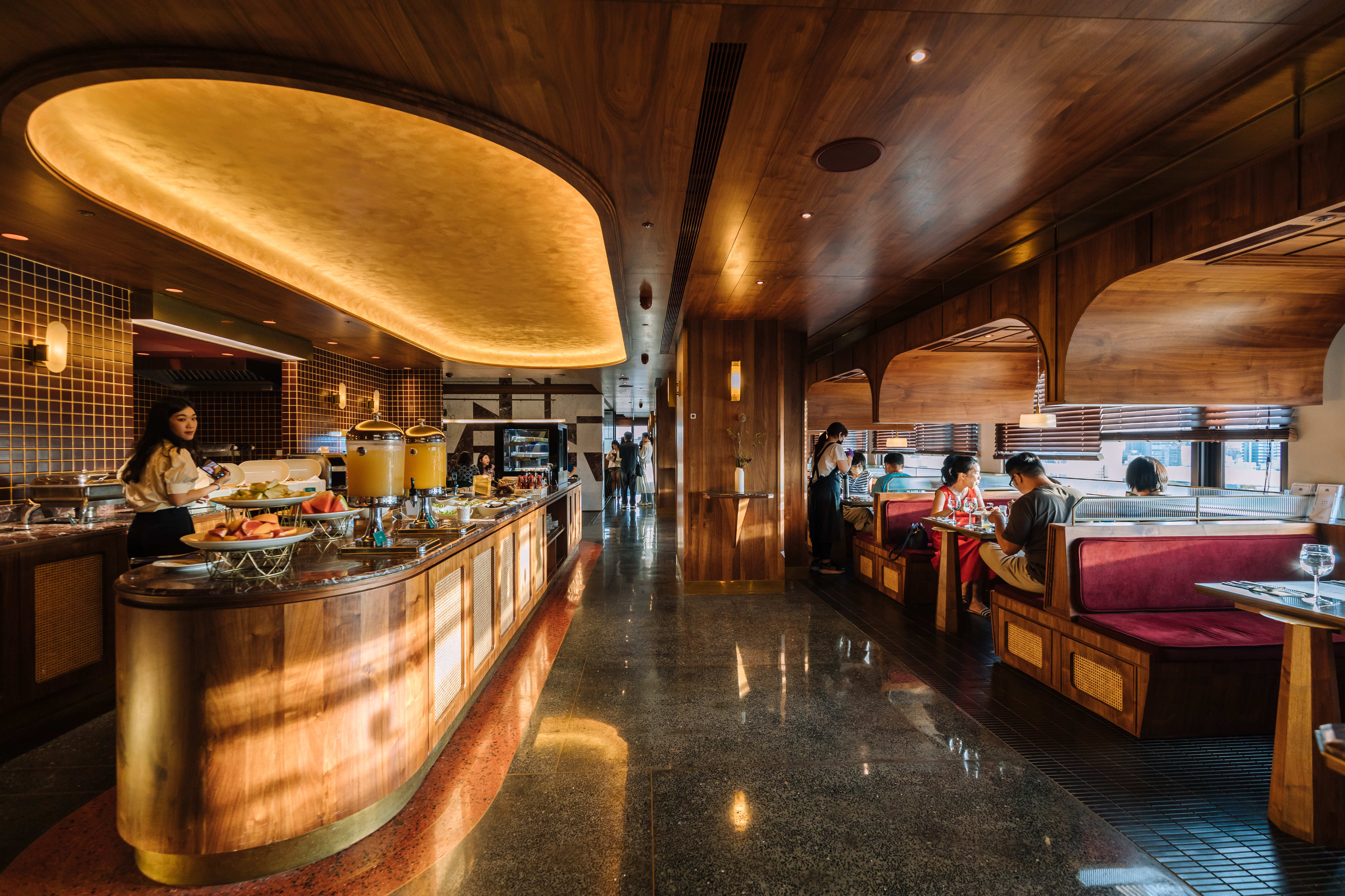 「圓頂西餐廳」為台南歷史最悠久的西餐廳，是許多在地人的共同記憶。