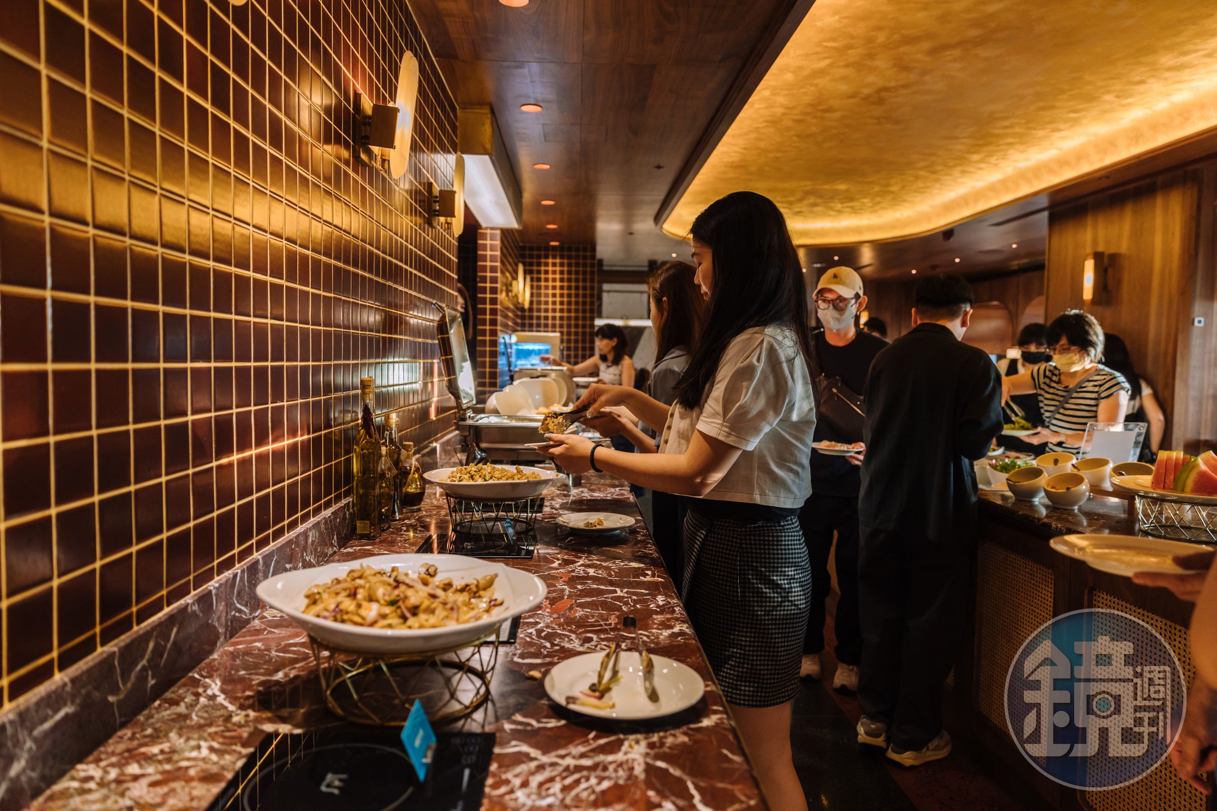 午、晚餐採主餐搭配自助餐模式，Buffet區有許多經典菜式。