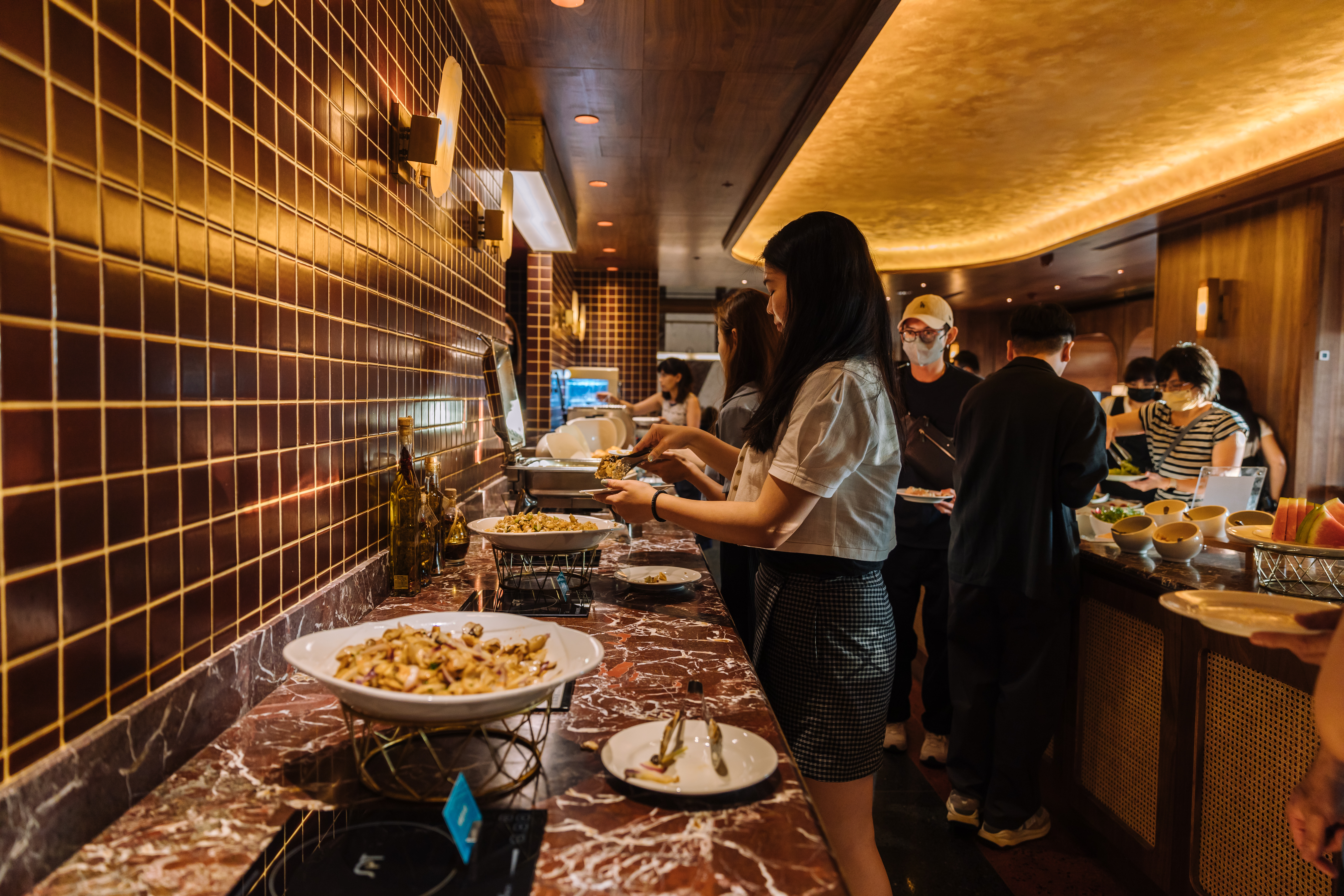 午、晚餐採主餐搭配自助餐模式,Buffet區有許多經典菜式。