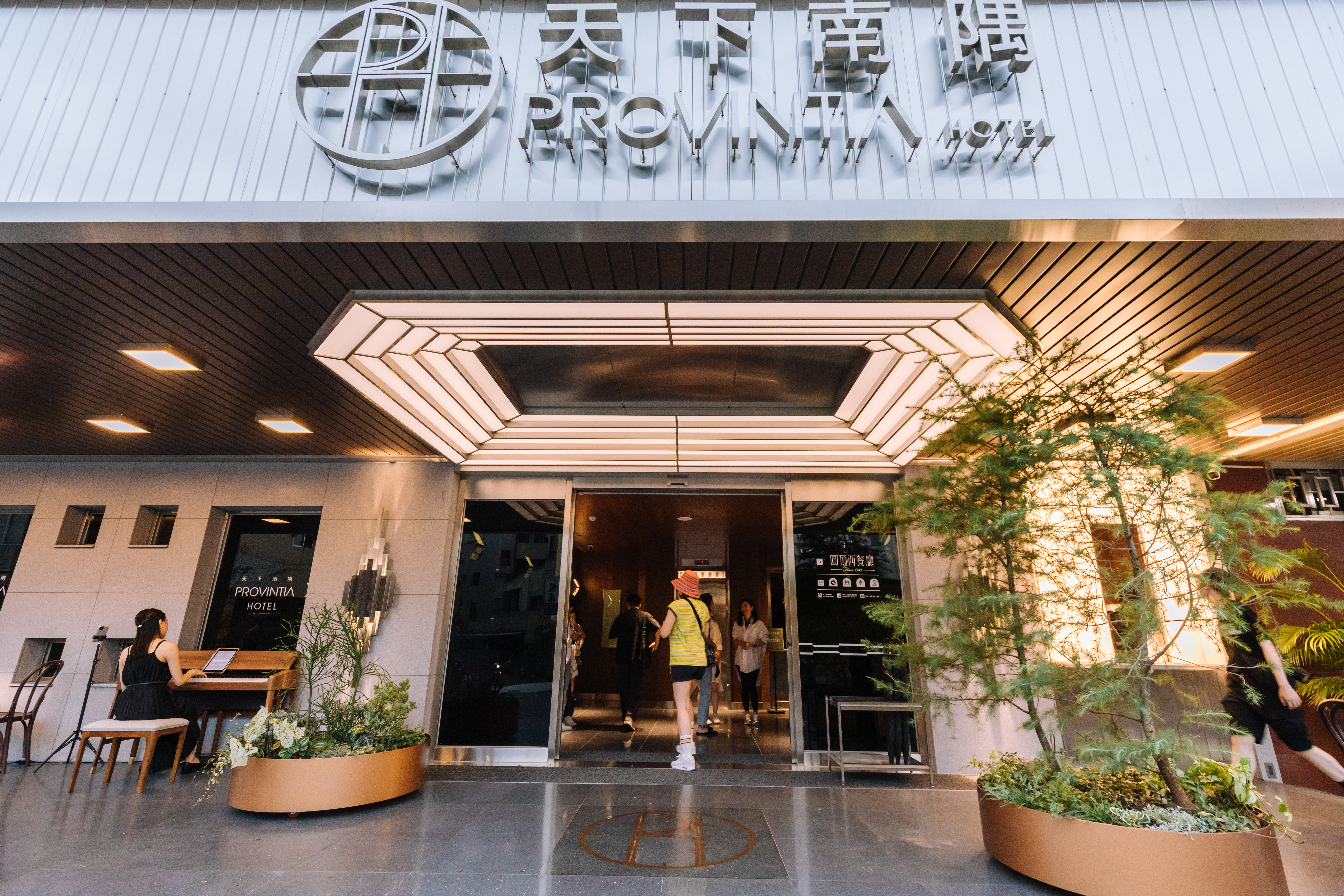 老飯店沈寂3年整裝，由「本事空間製作所」統籌設計，於2023年風華再啟。
