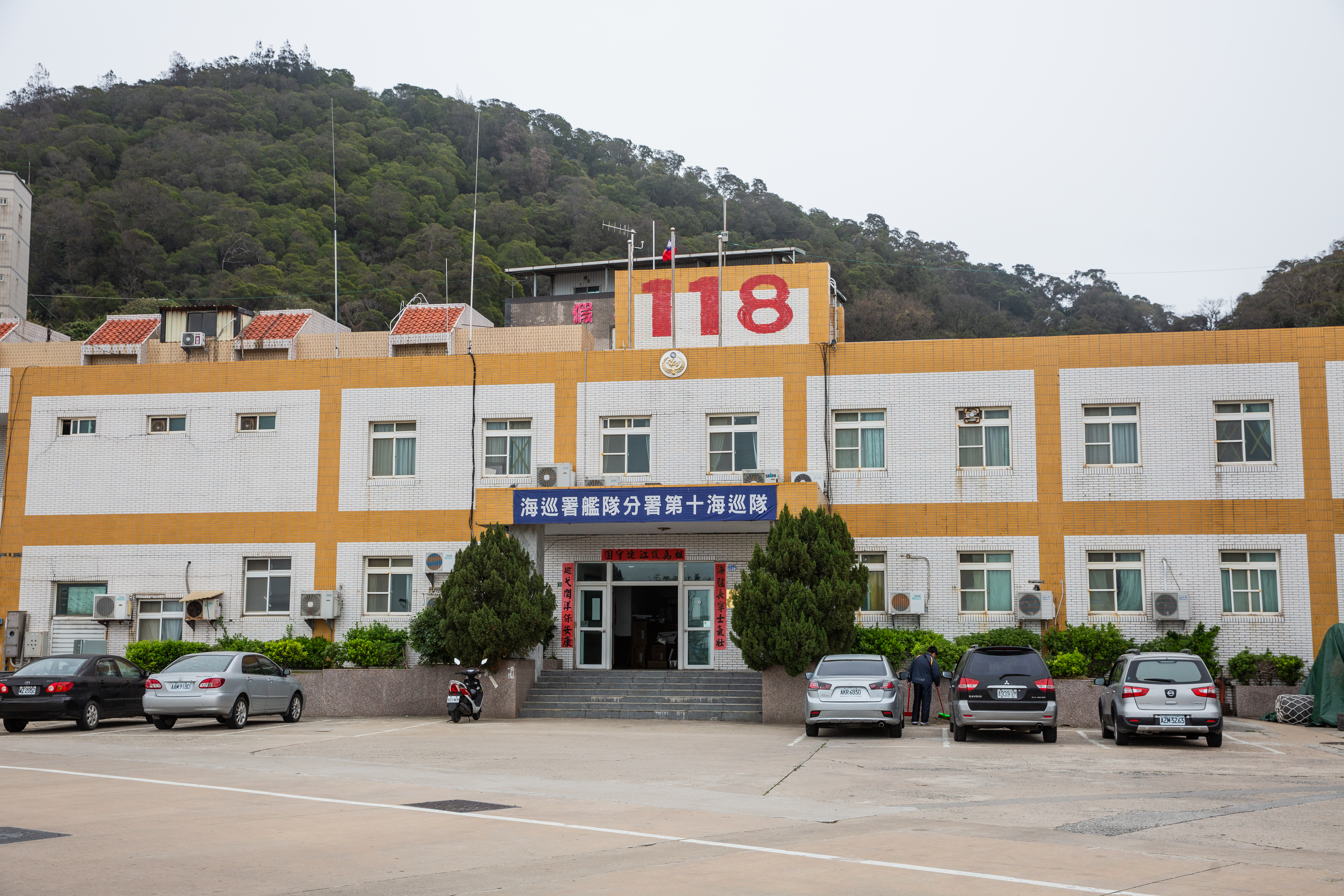 岸巡隊林姓參謀主任涉嫌侵占共64箱國軍罐頭，今遭士檢提起公訴。（本刊資料照）