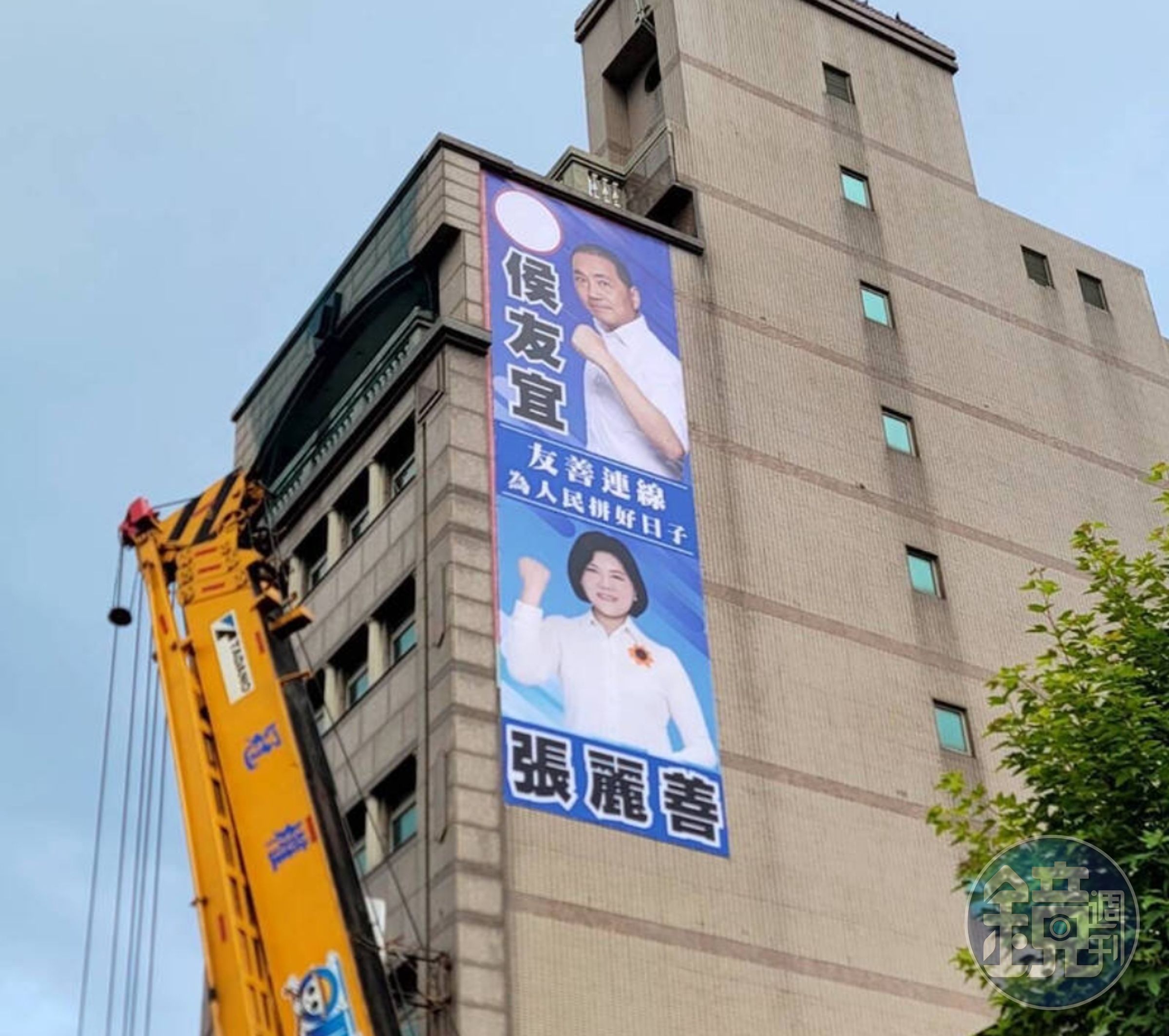 張麗善是全台第一個掛起與國民黨總統參選人侯友宜聯合廣告看板的地方首長。(翻攝畫面)