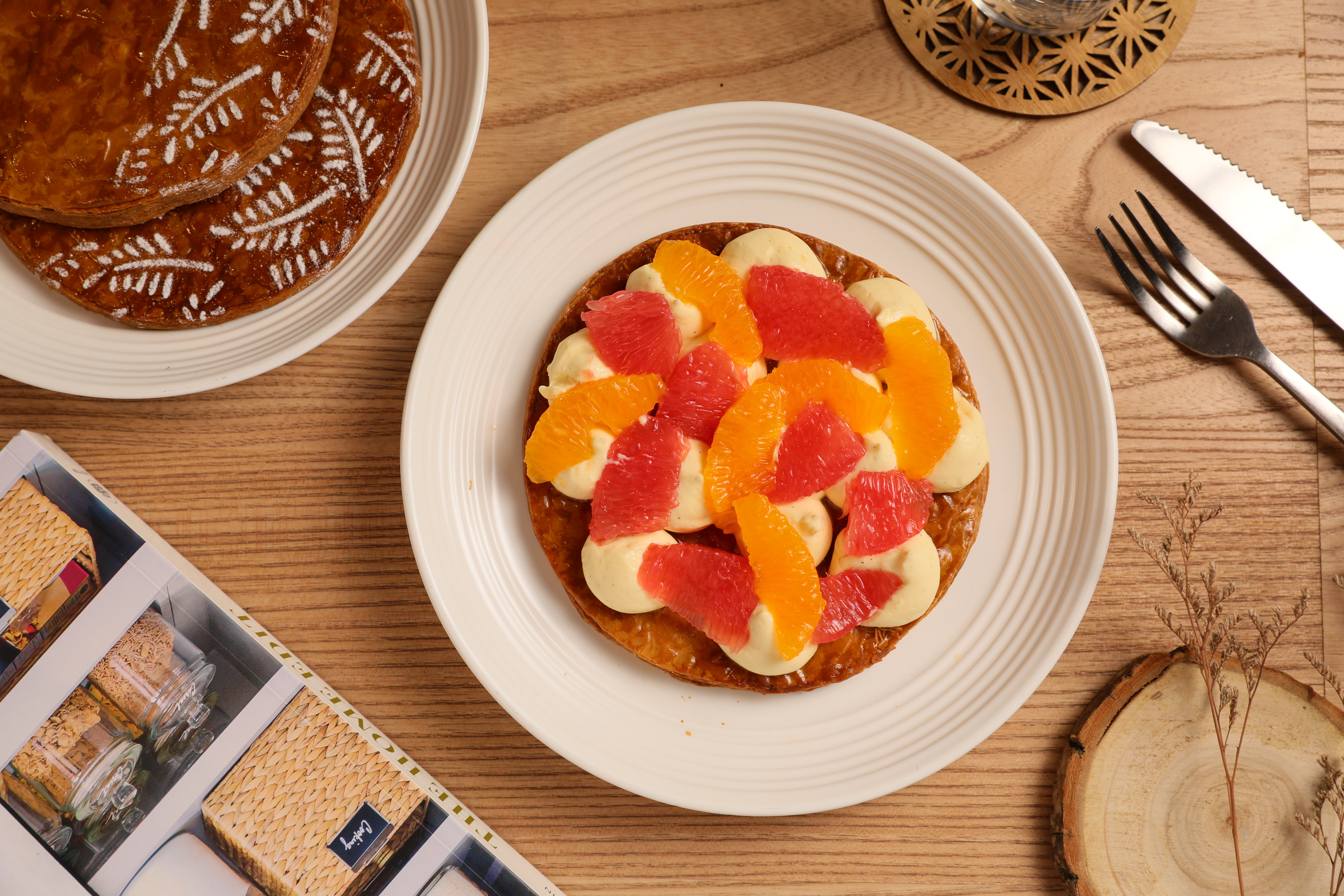 勺日將在Diamond Towers新光三越忠孝店推出的新品「散步系法式千層」，延續注重健康的品牌精神，選用無麩質、無乳糖牛奶的奶油製作。（價格未定）