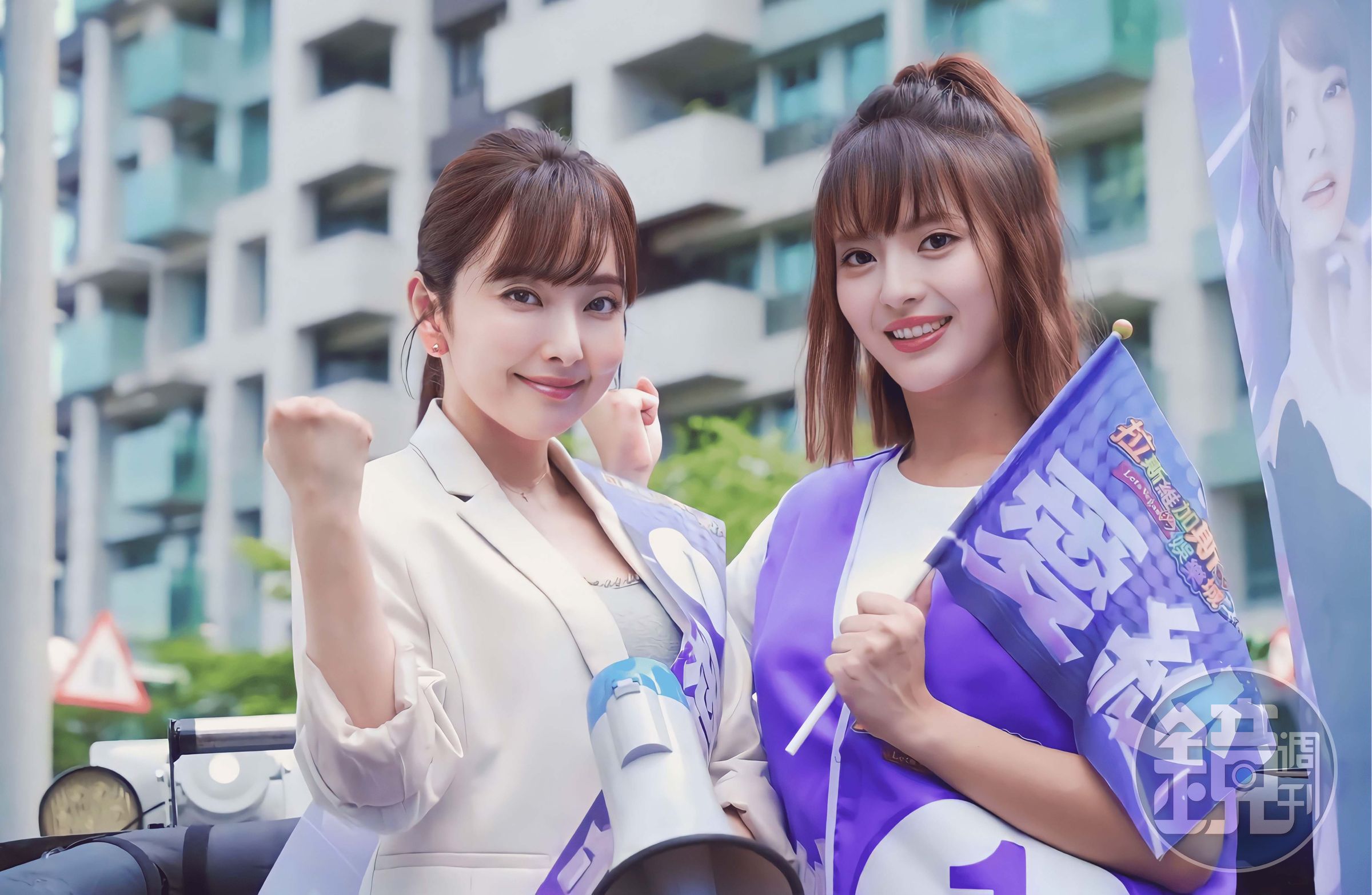 第一次與啦啦隊女孩宜芳(右)合作,在台灣已出道20年的愛紗(左)看來依然元氣滿滿。(宇峻奧汀提供)