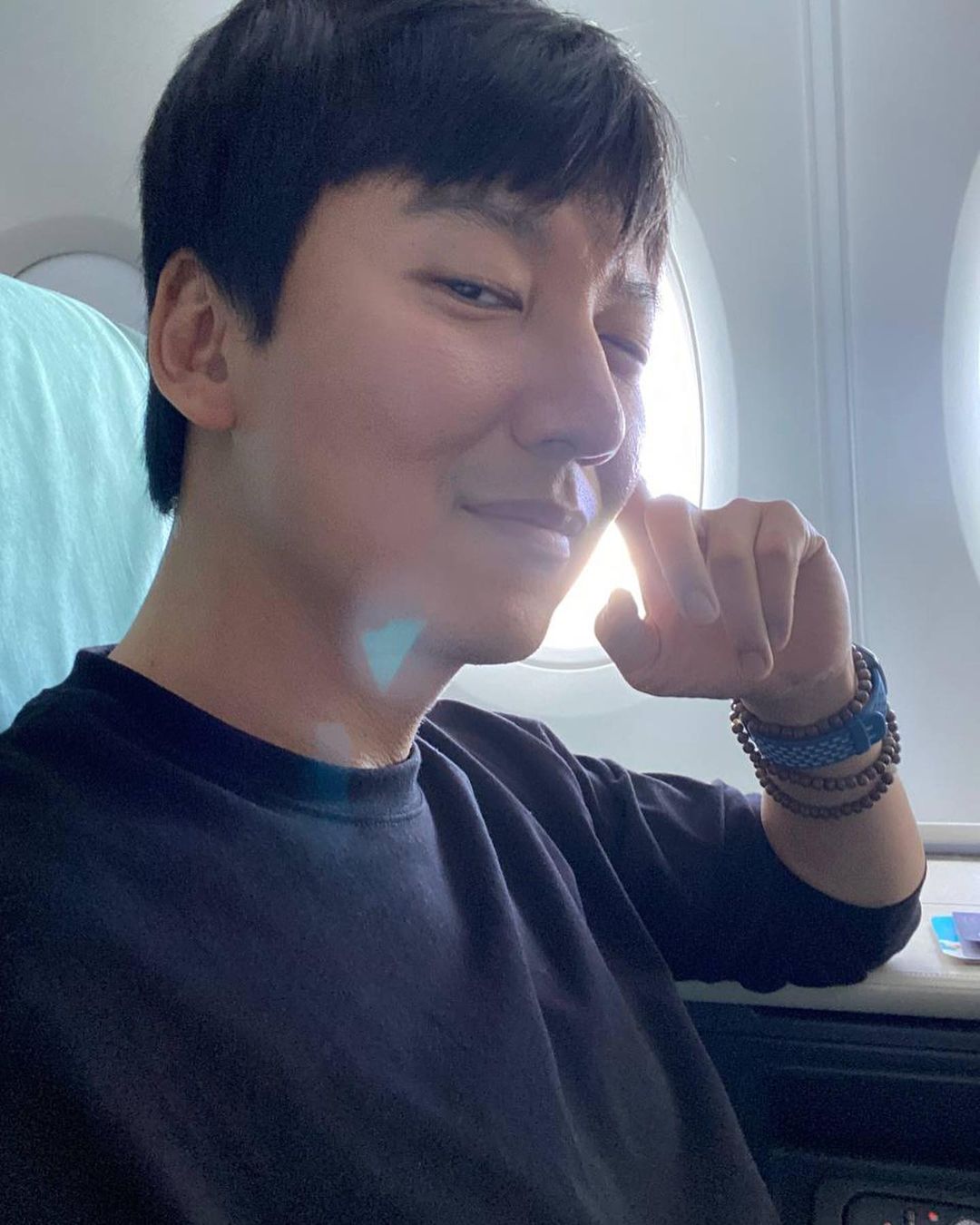 金南佶昨天抵台時曬自拍向台灣粉絲問好。（翻攝自金南佶Instagram）