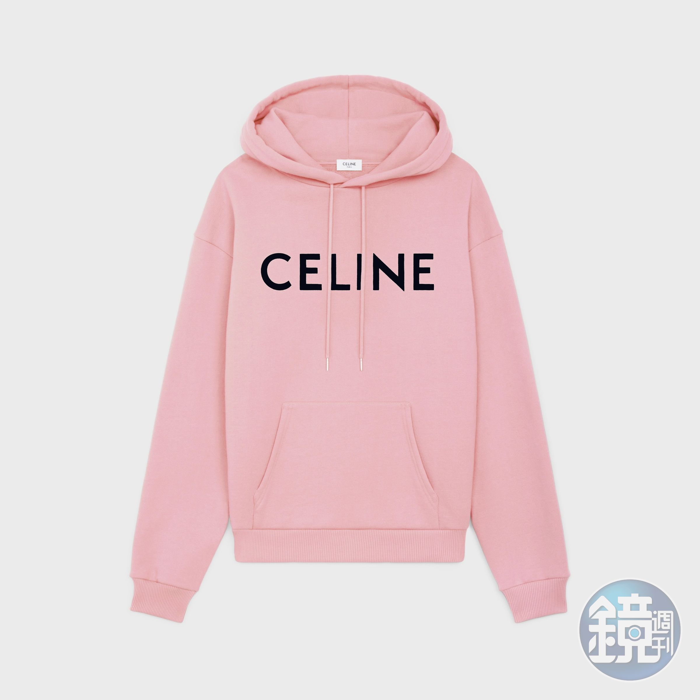 CELINE HOMME復古粉紅棉質CELINE印花寬鬆連帽衫。NT$36,000（CELINE提供）