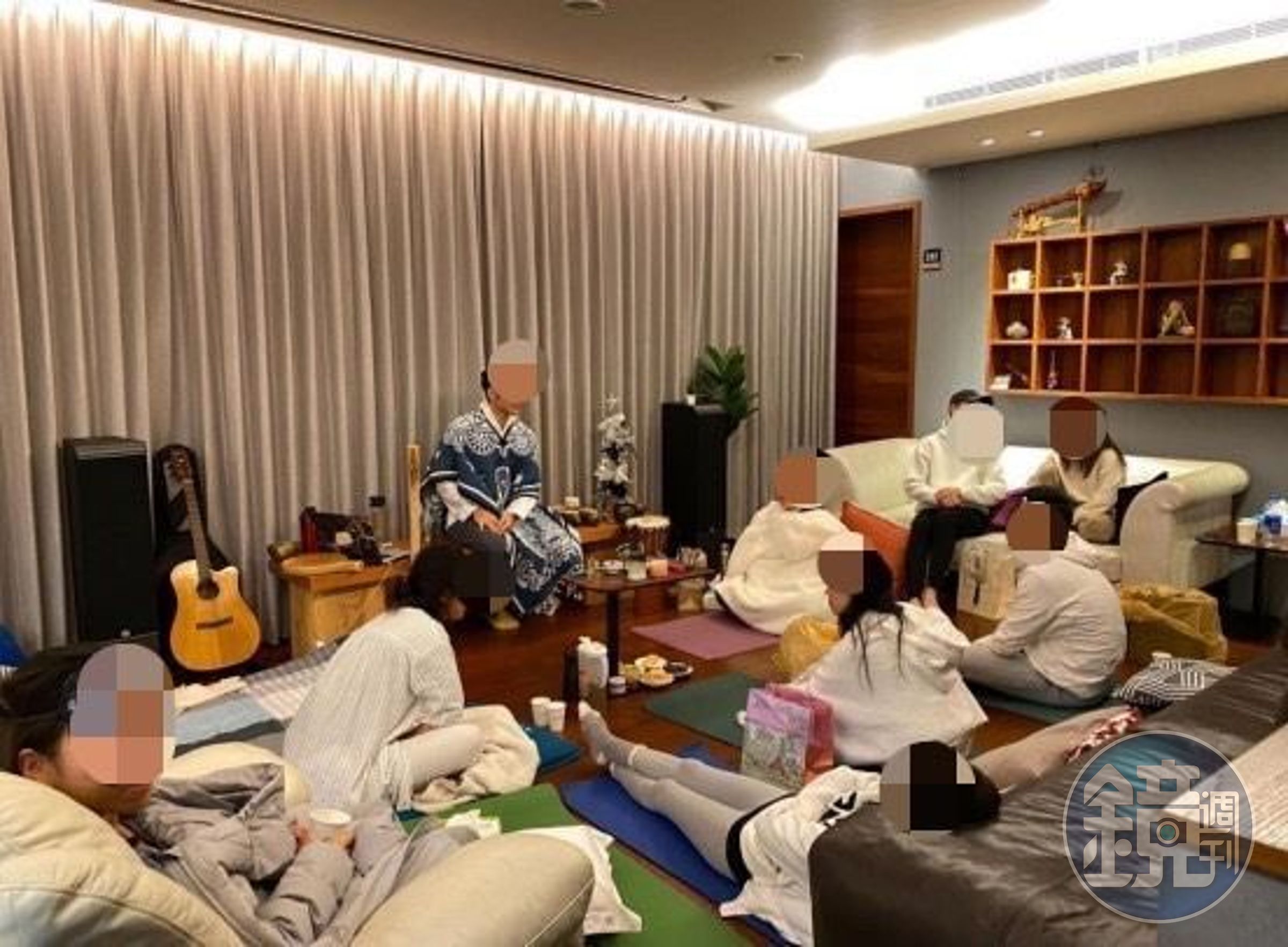 警方掌握傅姓外籍男模化身薩滿法師舉辦冥想通靈儀式。（翻攝畫面）