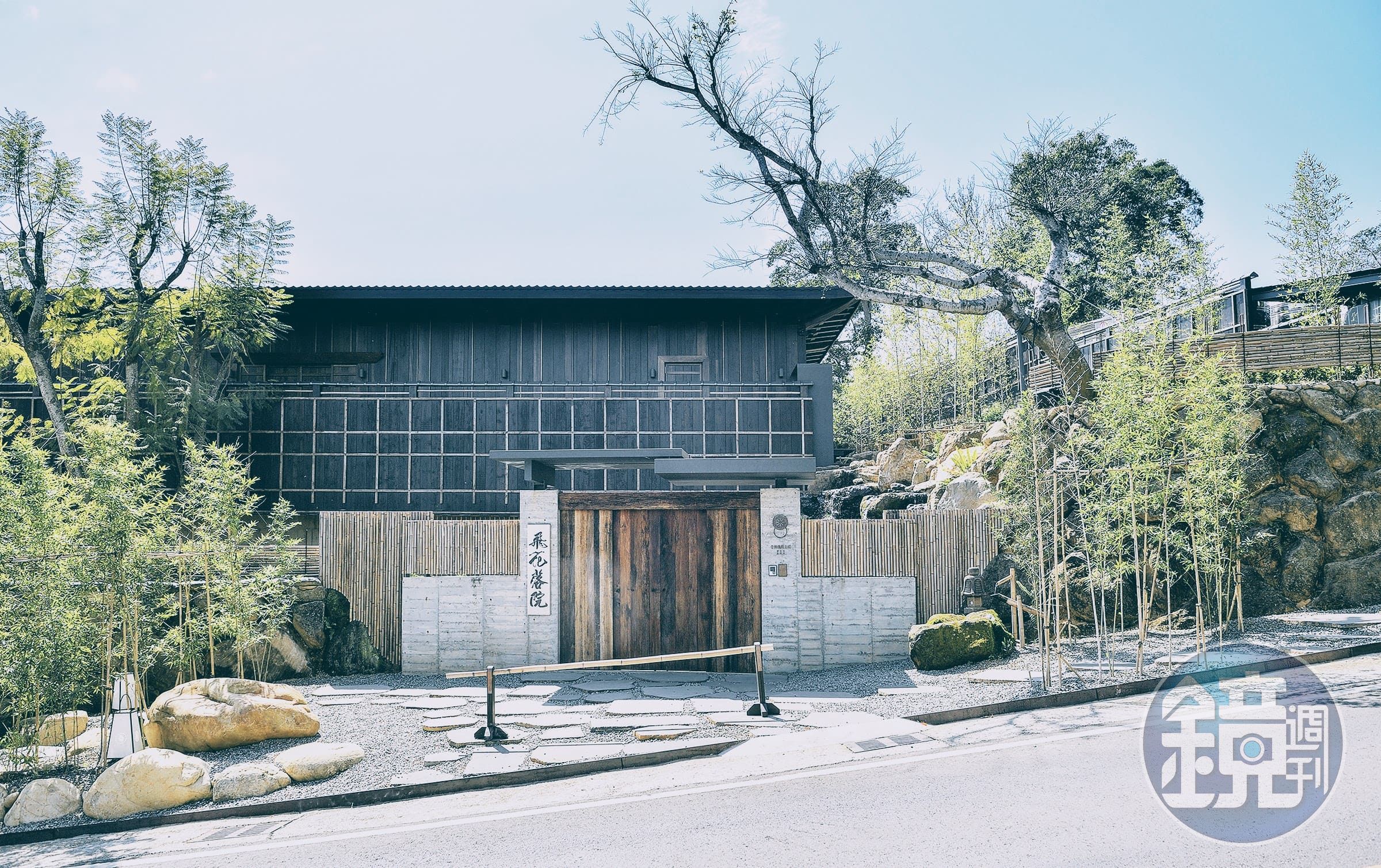 「飛花落院」花費10年打造的禪意美學，使人身心放鬆的環境搭配美食，滿足心靈與味蕾的雙重幻想。（飛花落院提供）