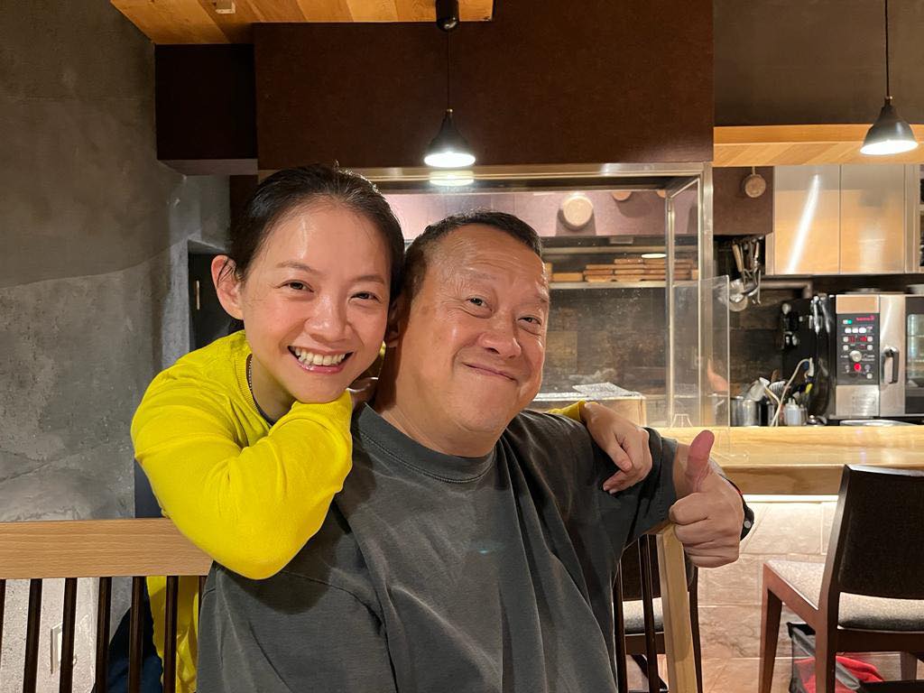 曾寶儀證實父親曾志偉來台動手術。（翻攝曾寶儀臉書）