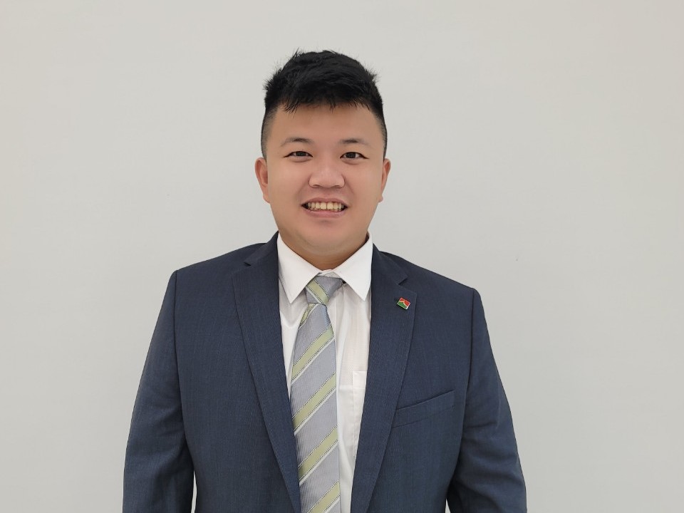 信義房屋台南新市店林泓瑞就是轉換跑道十分成功的一個例子，入行166天就奪得新秀獎。（信義房屋提供）