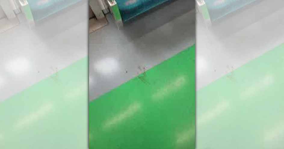 南韓首爾又發生攻擊事件，19日中午時分有男子在2號線列車上，持武器攻擊2名男乘客。（翻攝照片）