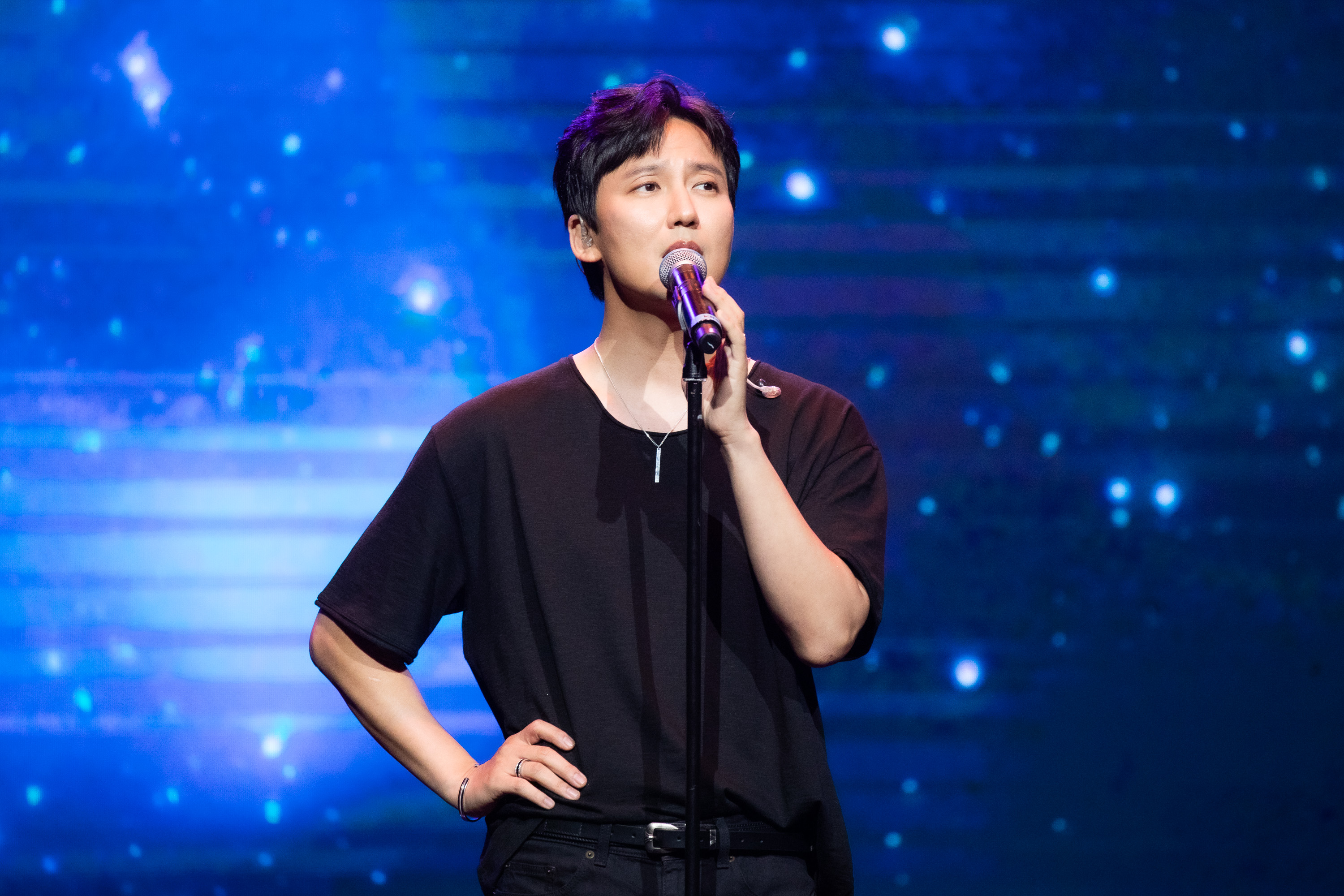 對自己歌聲頗有自信的金南佶見面會上帶來多首歌曲，但他也自責因支氣管炎狀態不佳。（超級圓頂提供）
