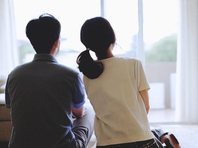 男大生為省房租，與女房東交往，沒想到搞大房東肚子。（示意圖，photoAC）