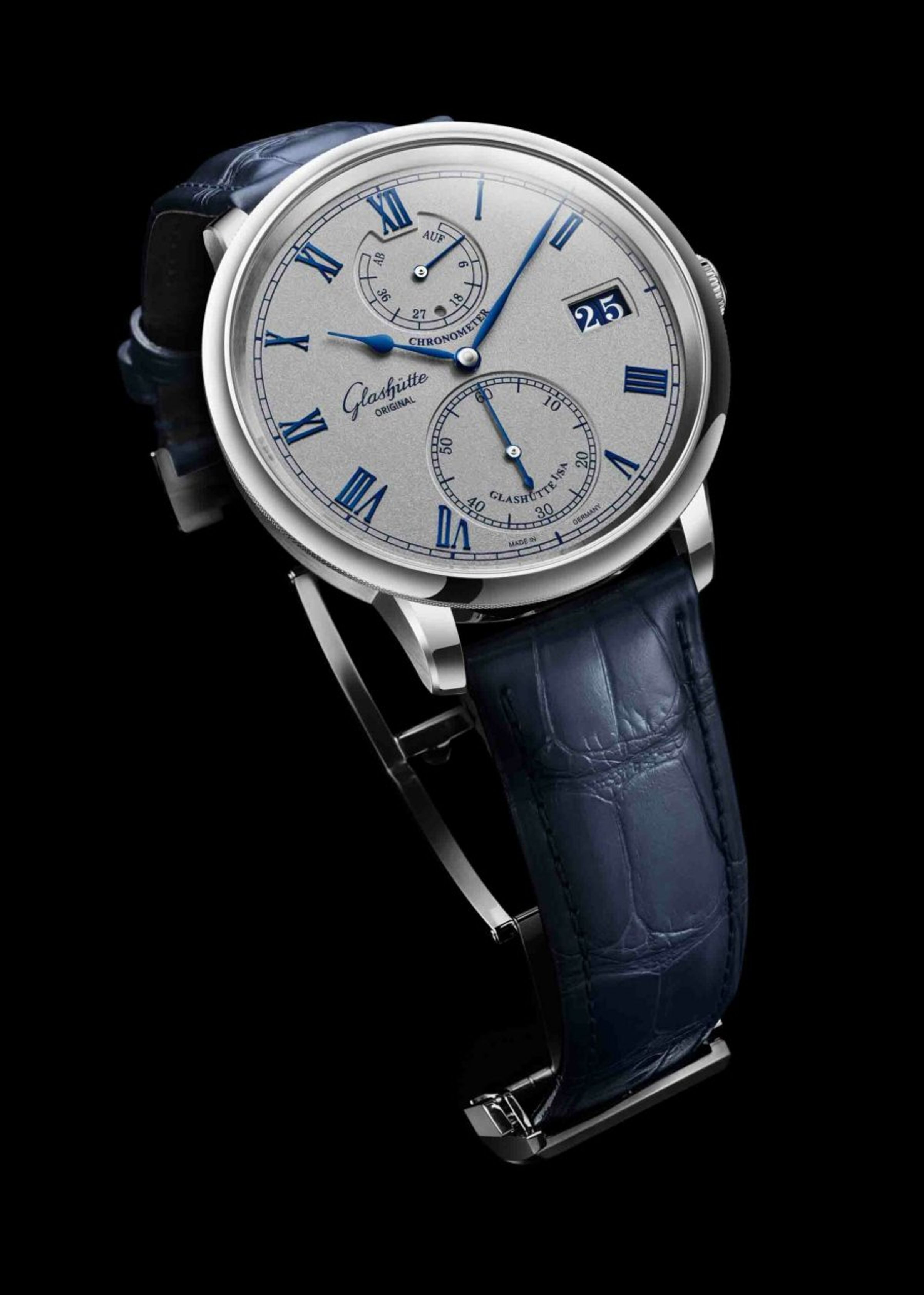 Glashütte Original格拉蘇蒂原創發表全新改款的Senator Chronometer大日曆天文台錶，讓這款最能代表德系製錶風格的作品，有了煥然一新的面貌。定價約NT$1,090,000。