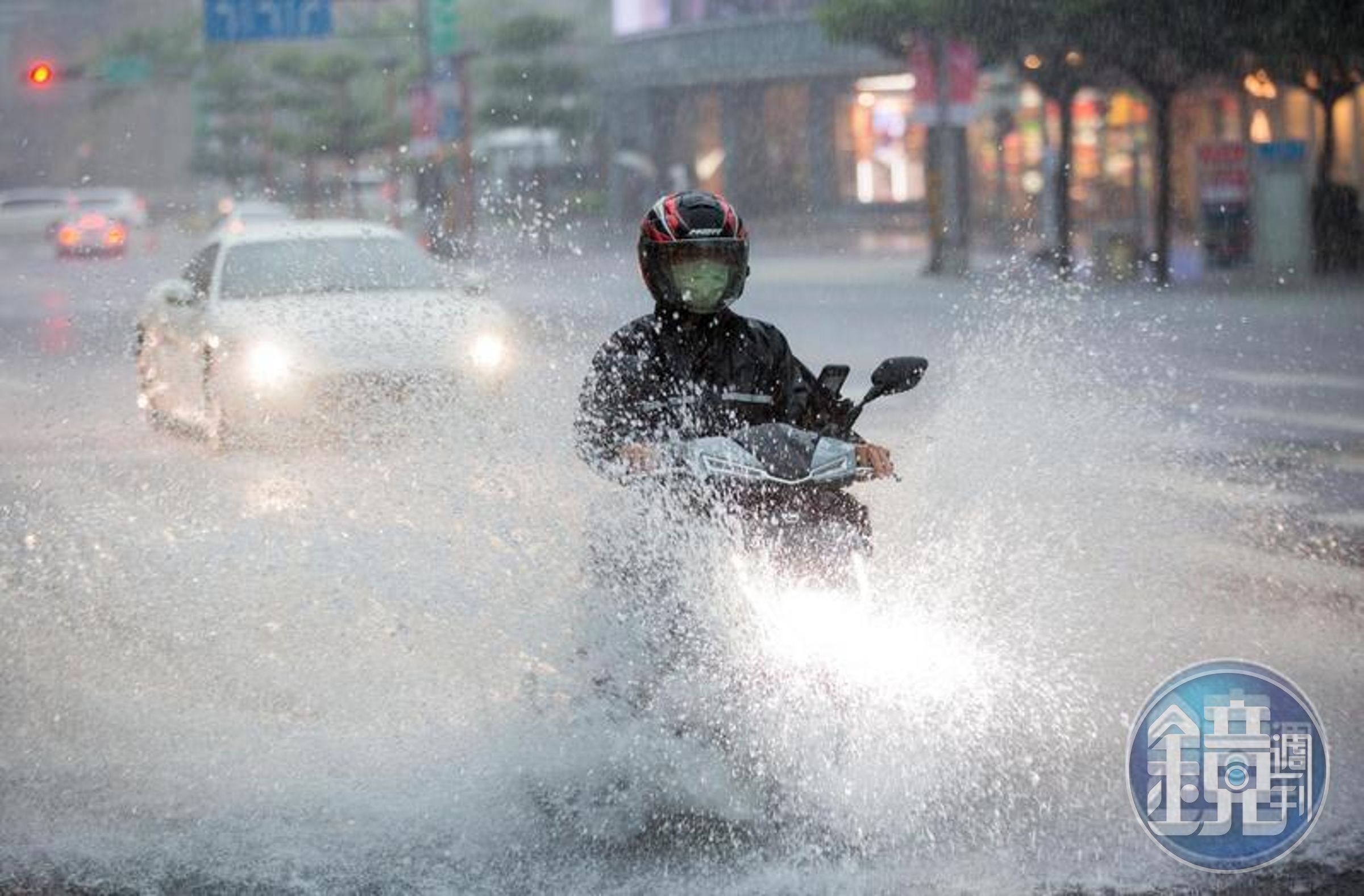 氣象局今下午1時發布大雨特報，雙北11行政區恐出現淹水情形。（本刊資料照）