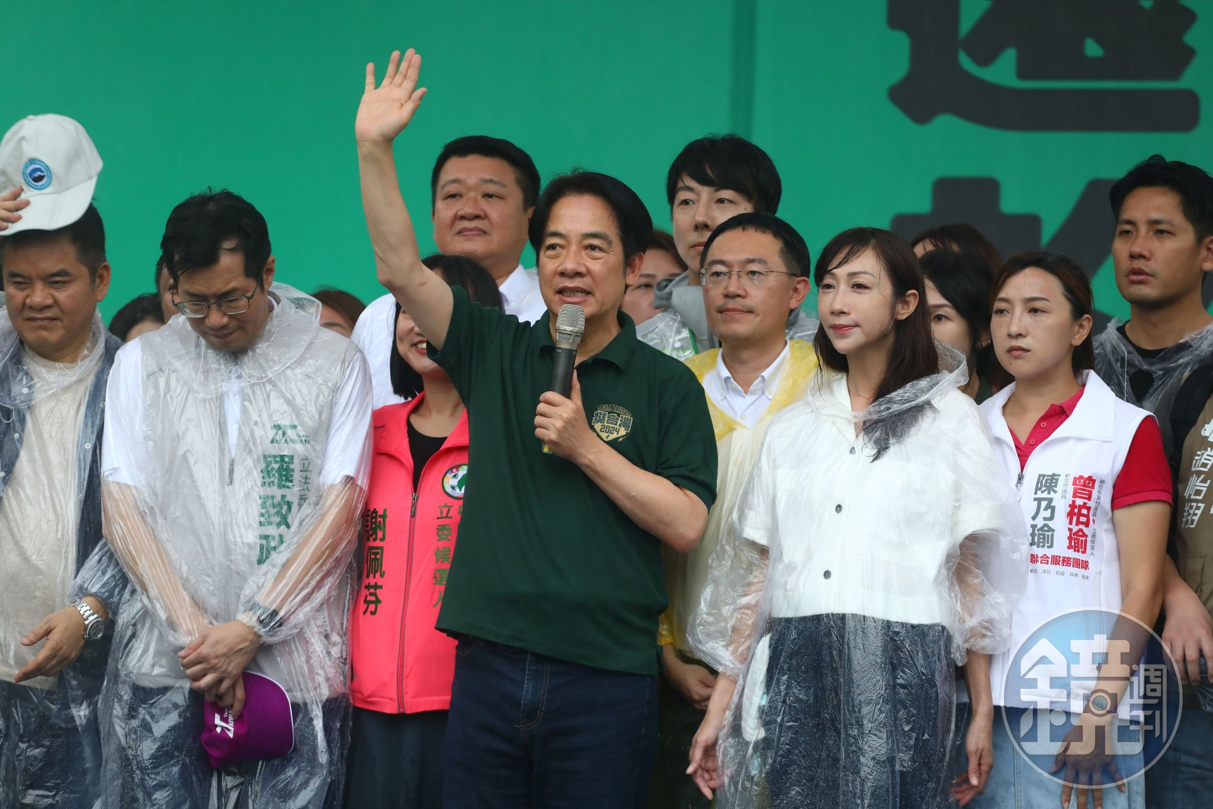 賴清德（中）出席還路於民大遊行，祭出2原則、3承諾。