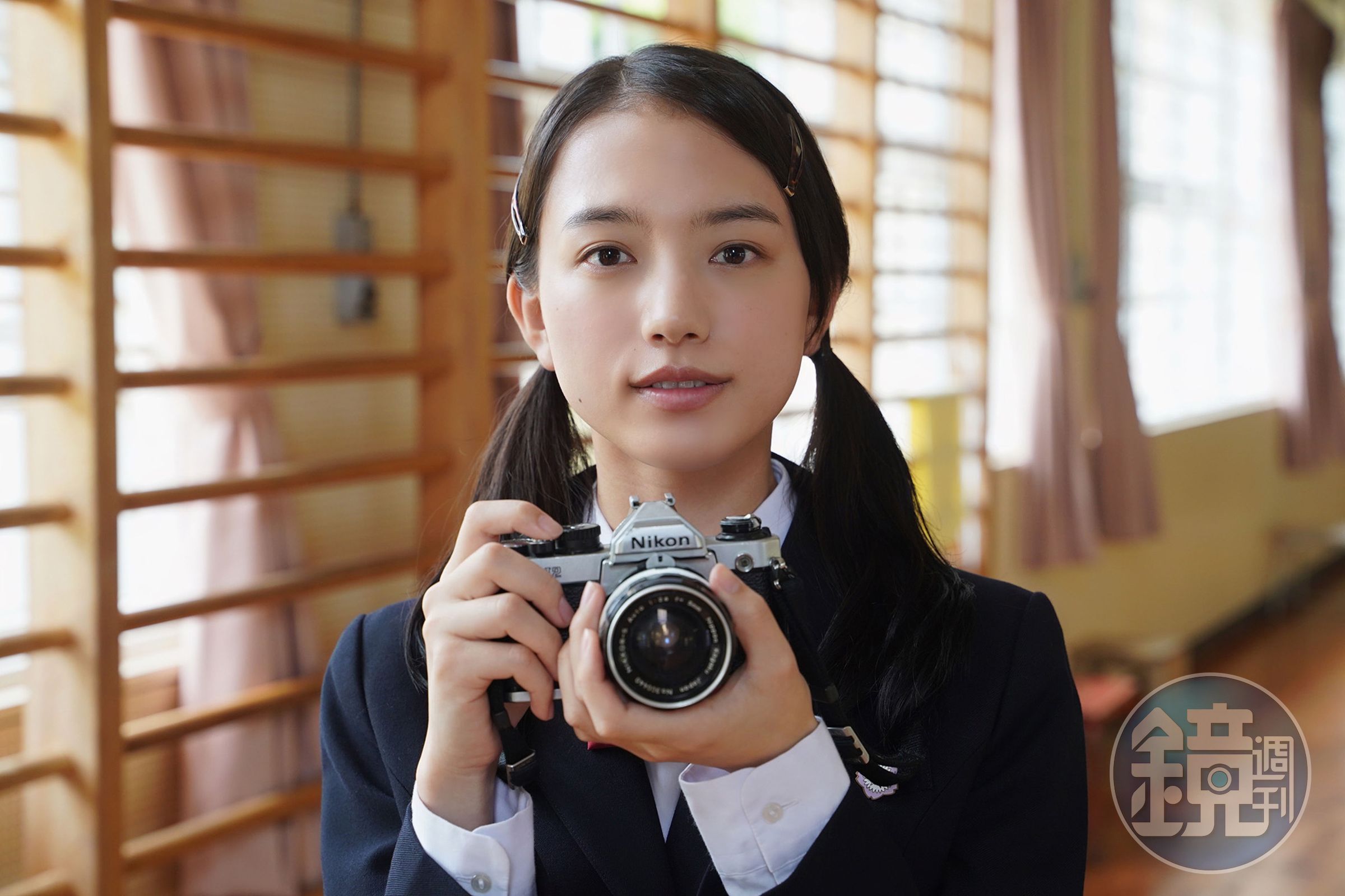 清原果耶是近年備受矚目的新生代演員，她《快一秒的他》變身慢半拍的少女，平時喜歡拍照。（甲上娛樂提供）
