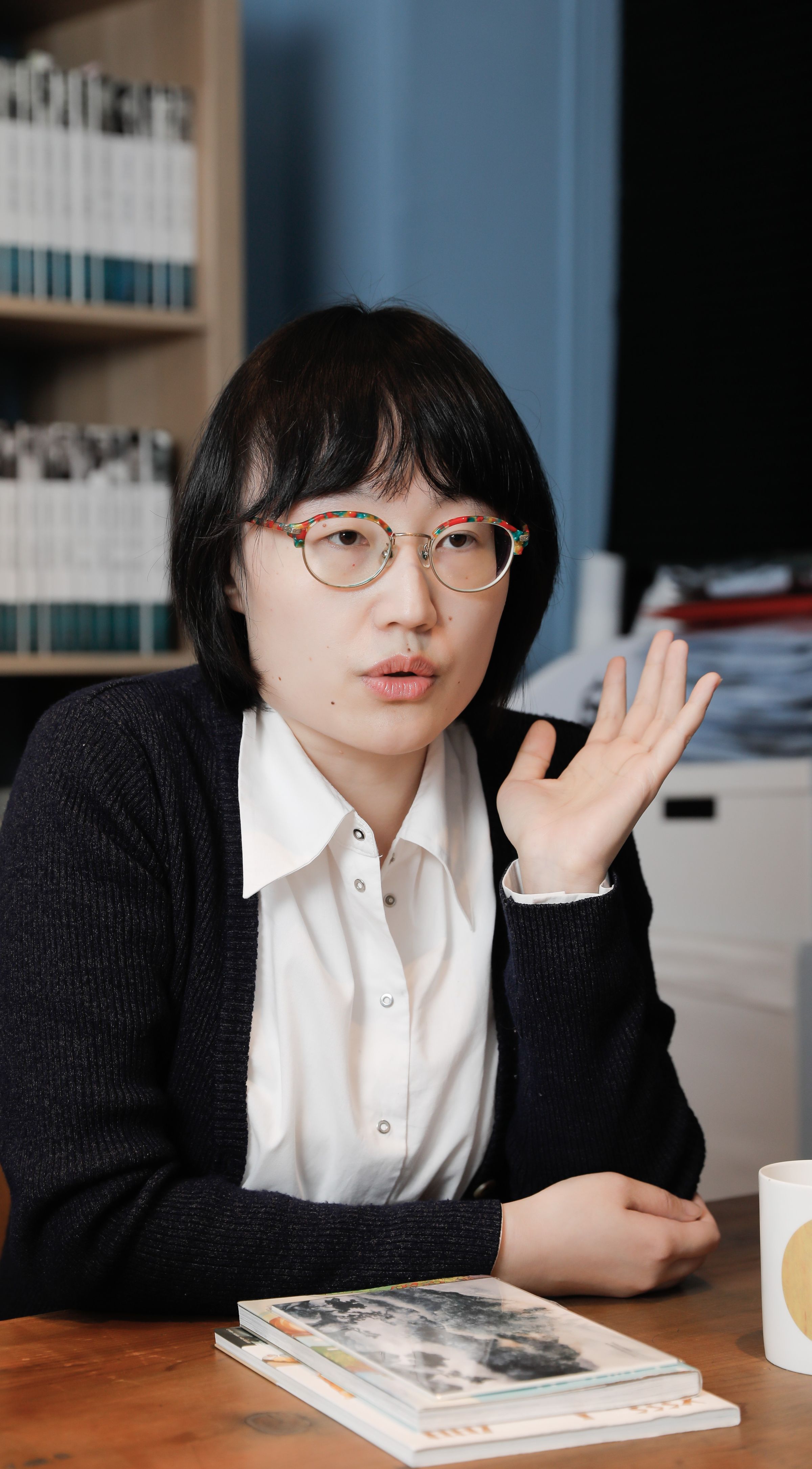李佩芝找吳識鴻創作《OKEN：詩的端倪》，是作品幕後推手。