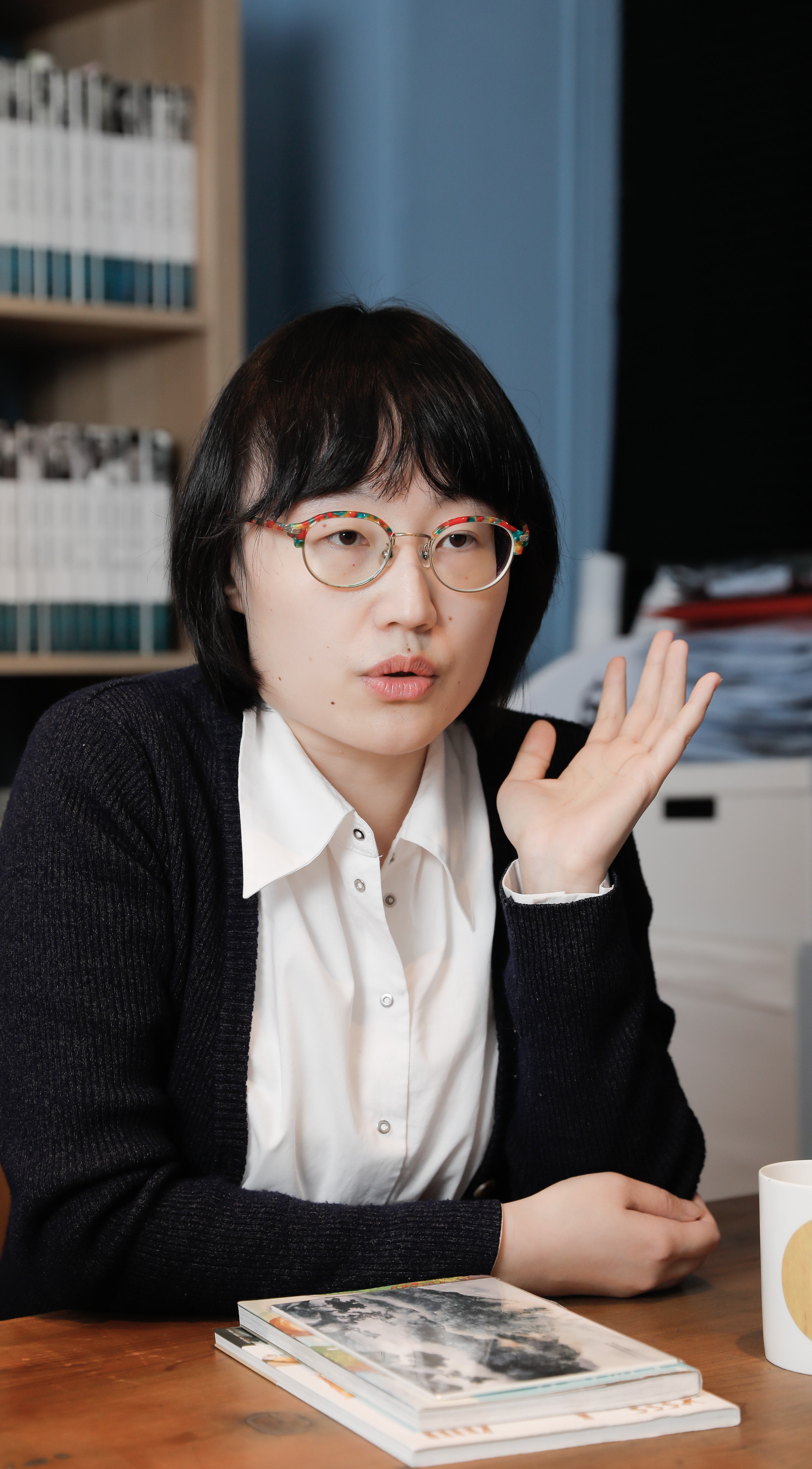 李佩芝找吳識鴻創作《OKEN:詩的端倪》,是作品幕後推手。