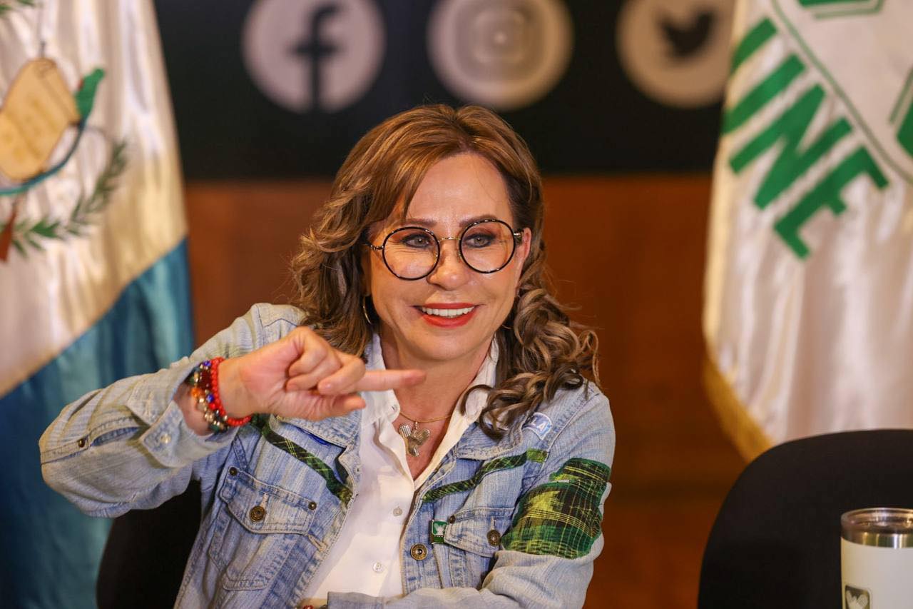 瓜地馬拉前第一夫人托雷斯最終不敵阿雷瓦洛,無緣總統大位。(翻攝自Sandra Torres臉書)