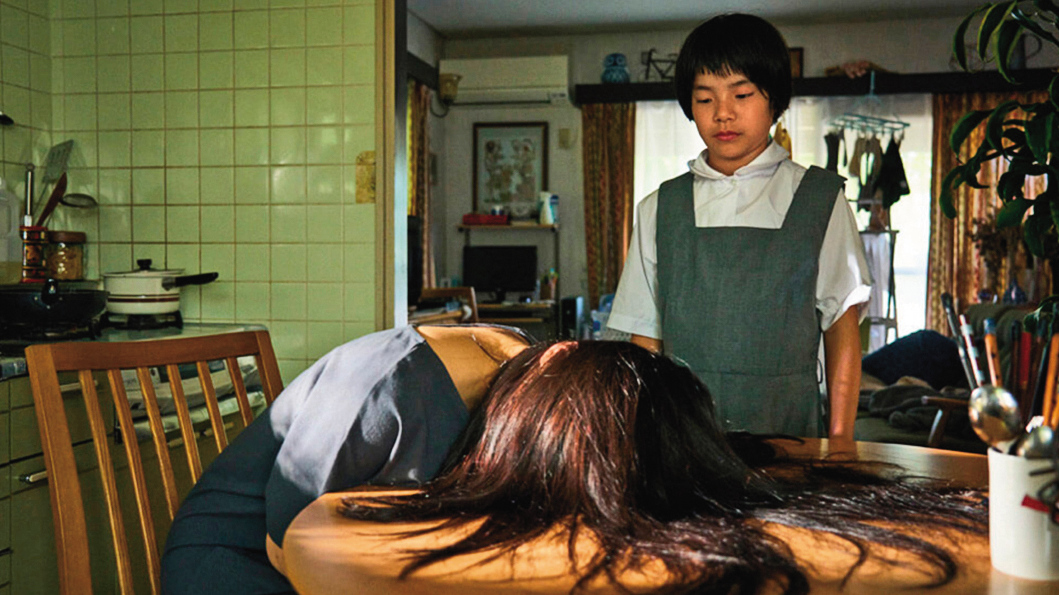 電影以女孩「愛美子」觀看世界的獨特眼光鋪陳敘事，包括如何面對因流產而陷入憂鬱的媽媽。（捷傑提供）