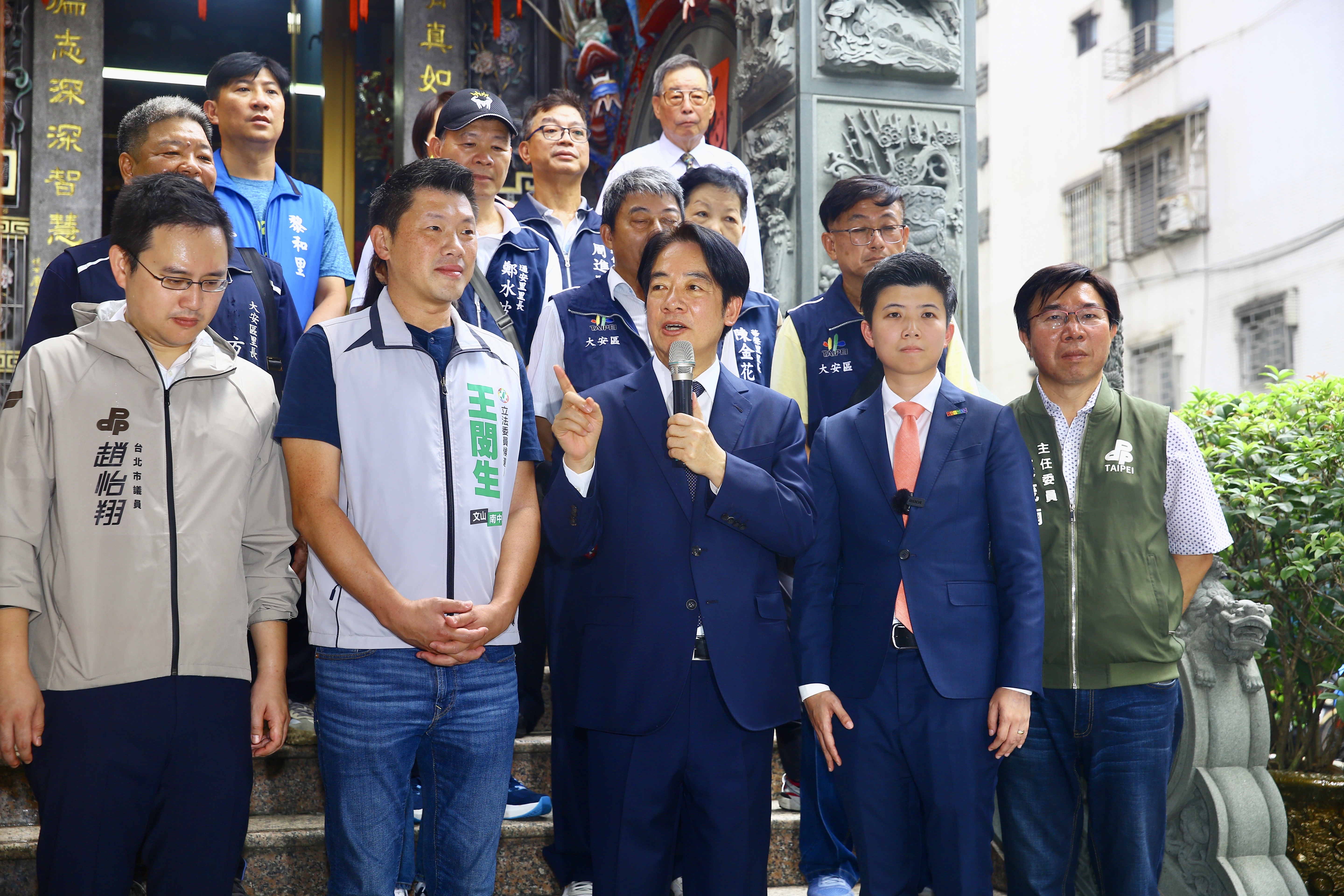 賴清德懇請鄉親支持在地服務多年的立委候選人王閔生與苗博雅。