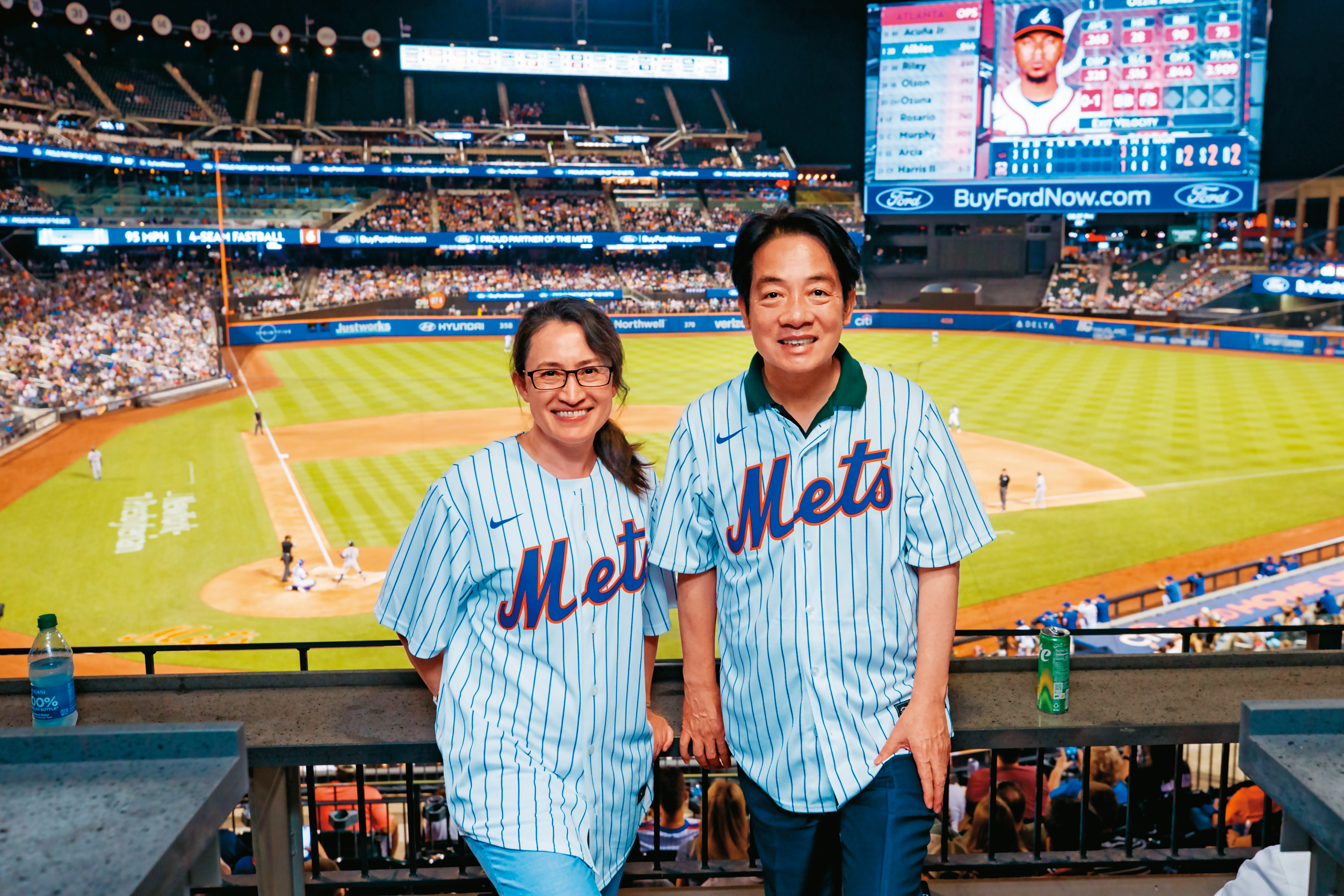 賴清德（右）過境美國，與駐美代表蕭美琴（左）的互動備受關注。（翻攝總統府Flickr）