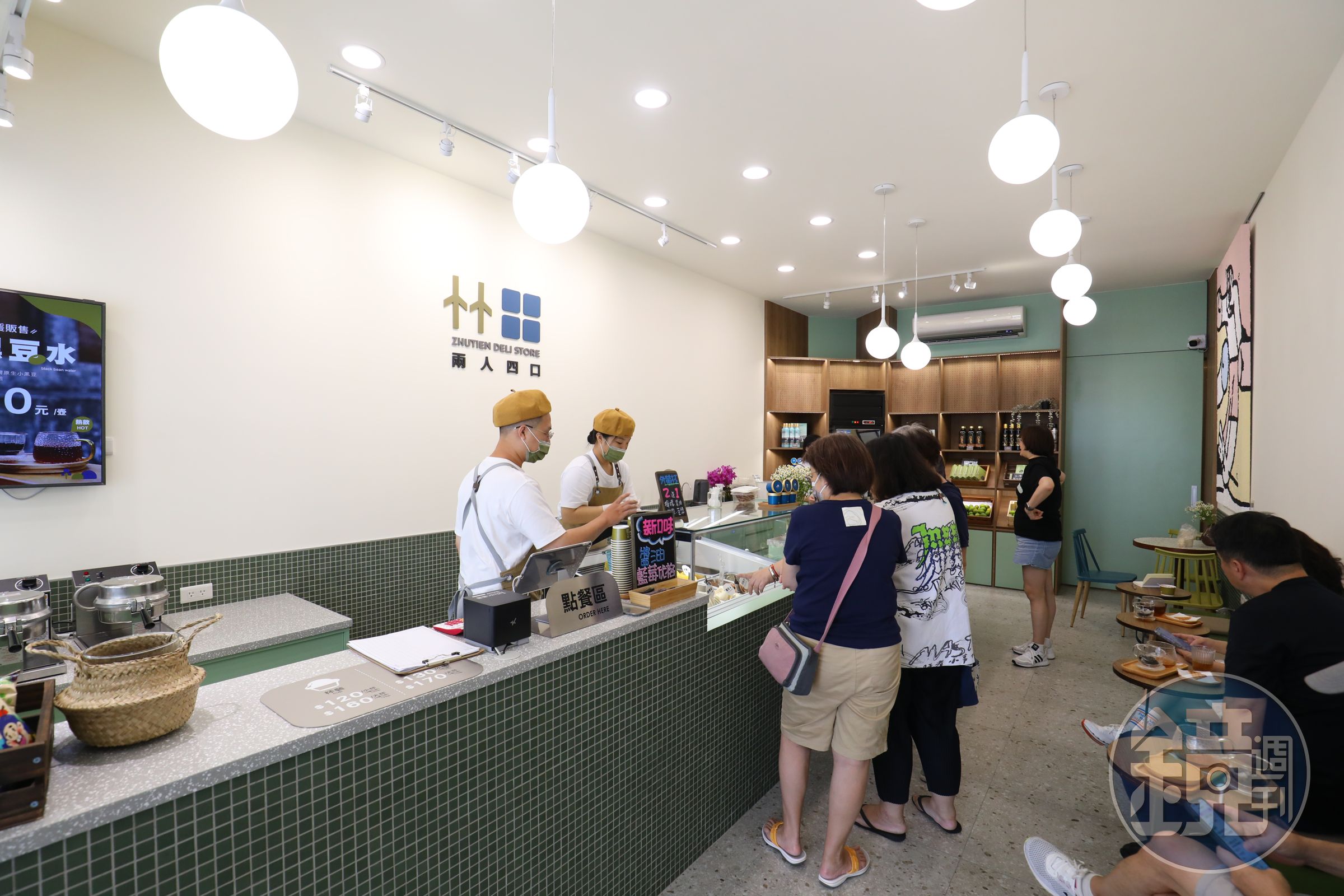 店內空間清爽明亮,還帶著點文青味。