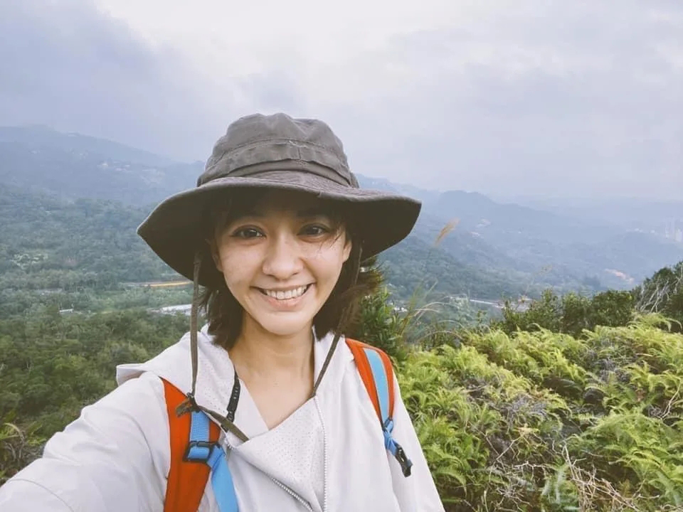 陳意涵挺8個月孕肚爬山，被封最狂孕婦。（翻攝自陳意涵臉書）