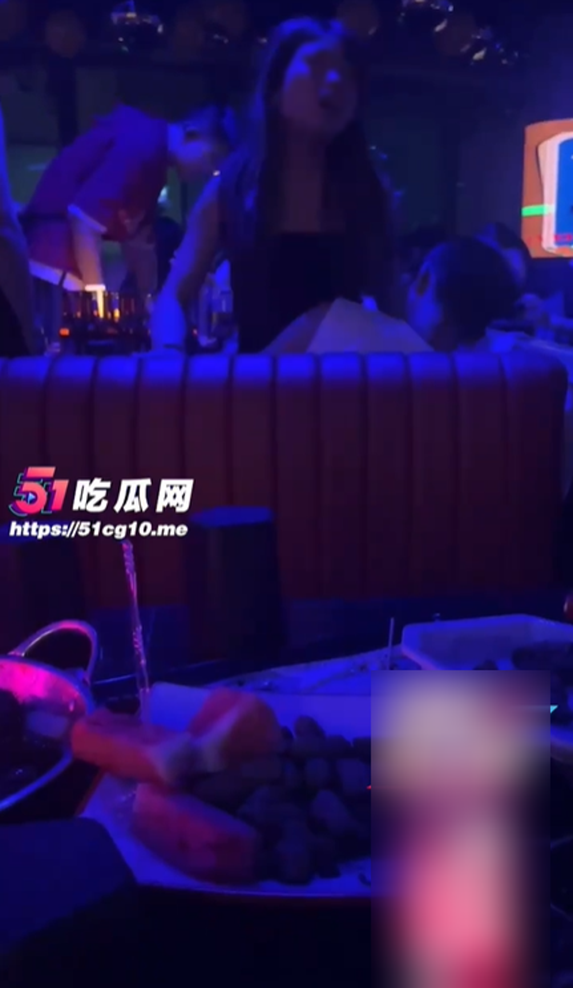 女主角已經擺動到忘我。(翻自《51吃瓜網》)