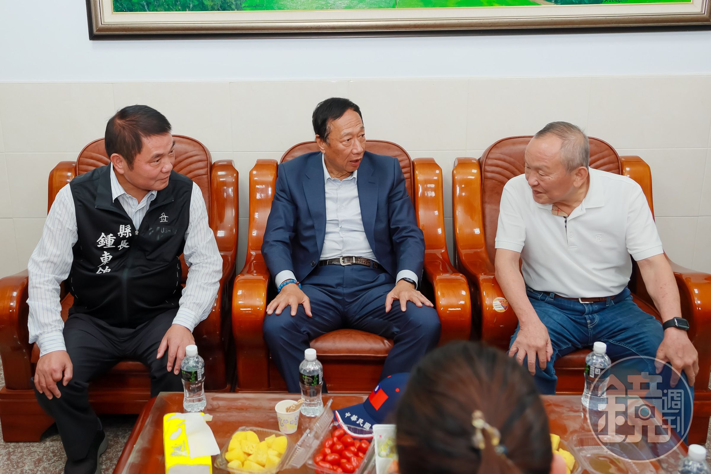 徐耀昌（右）今宣布退出國民黨，羅友志分析徐「才是骨牌」，接下來的骨牌效應要「開始了…」。（翻攝自徐耀昌臉書）