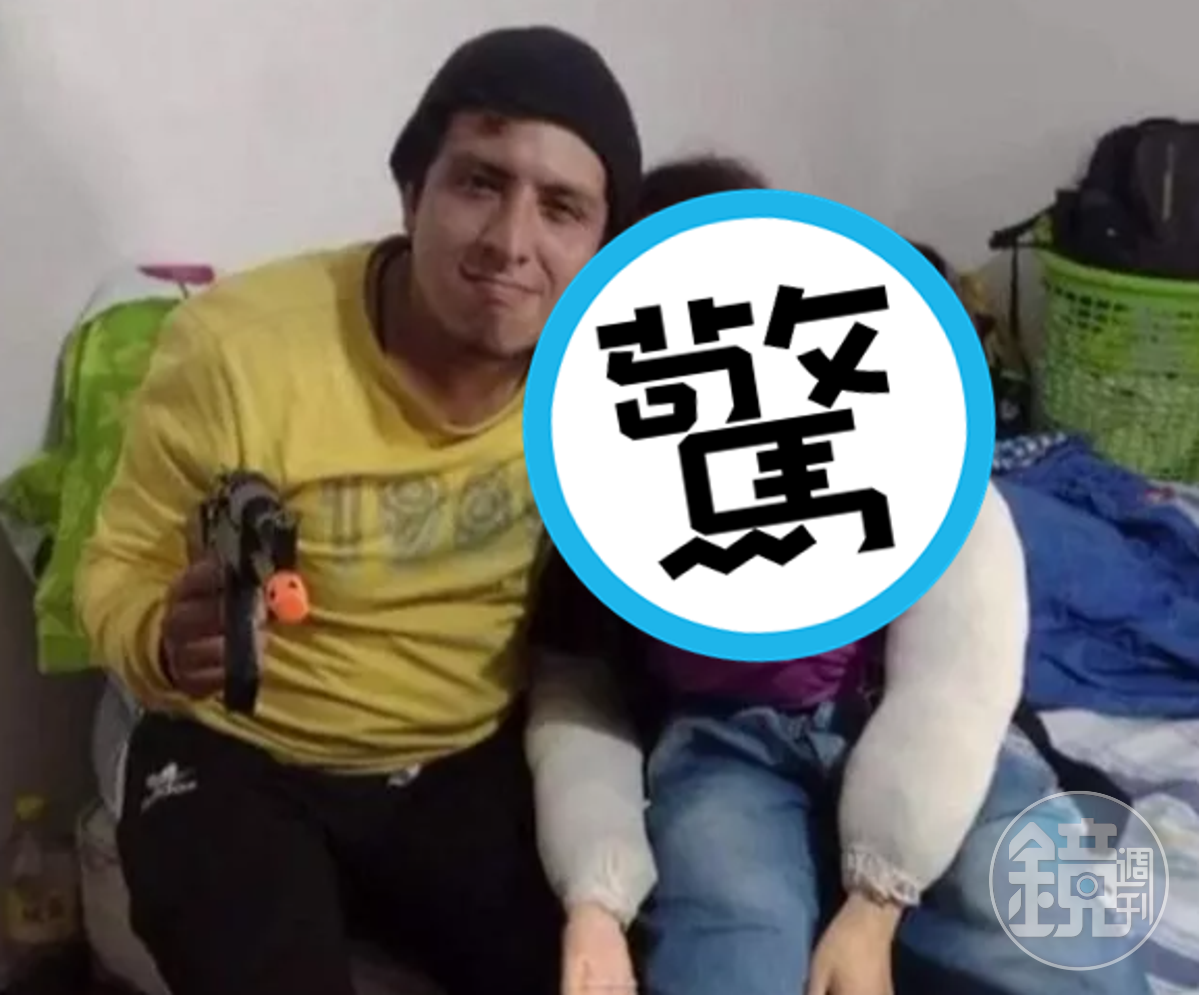 哥倫比亞男子聲稱與「布娃娃」結婚,掀起話題。(翻攝自tik tok)
