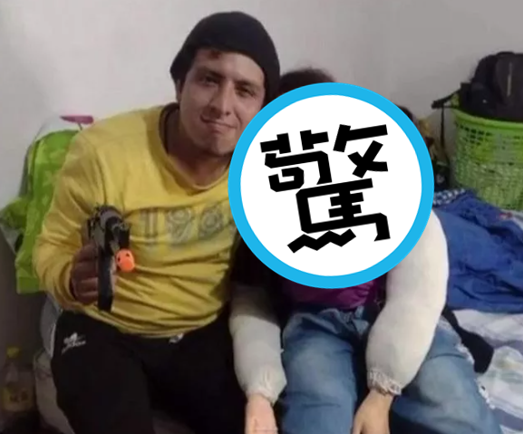 哥倫比亞男子聲稱與「布娃娃」結婚，掀起話題。（翻攝自tik tok）