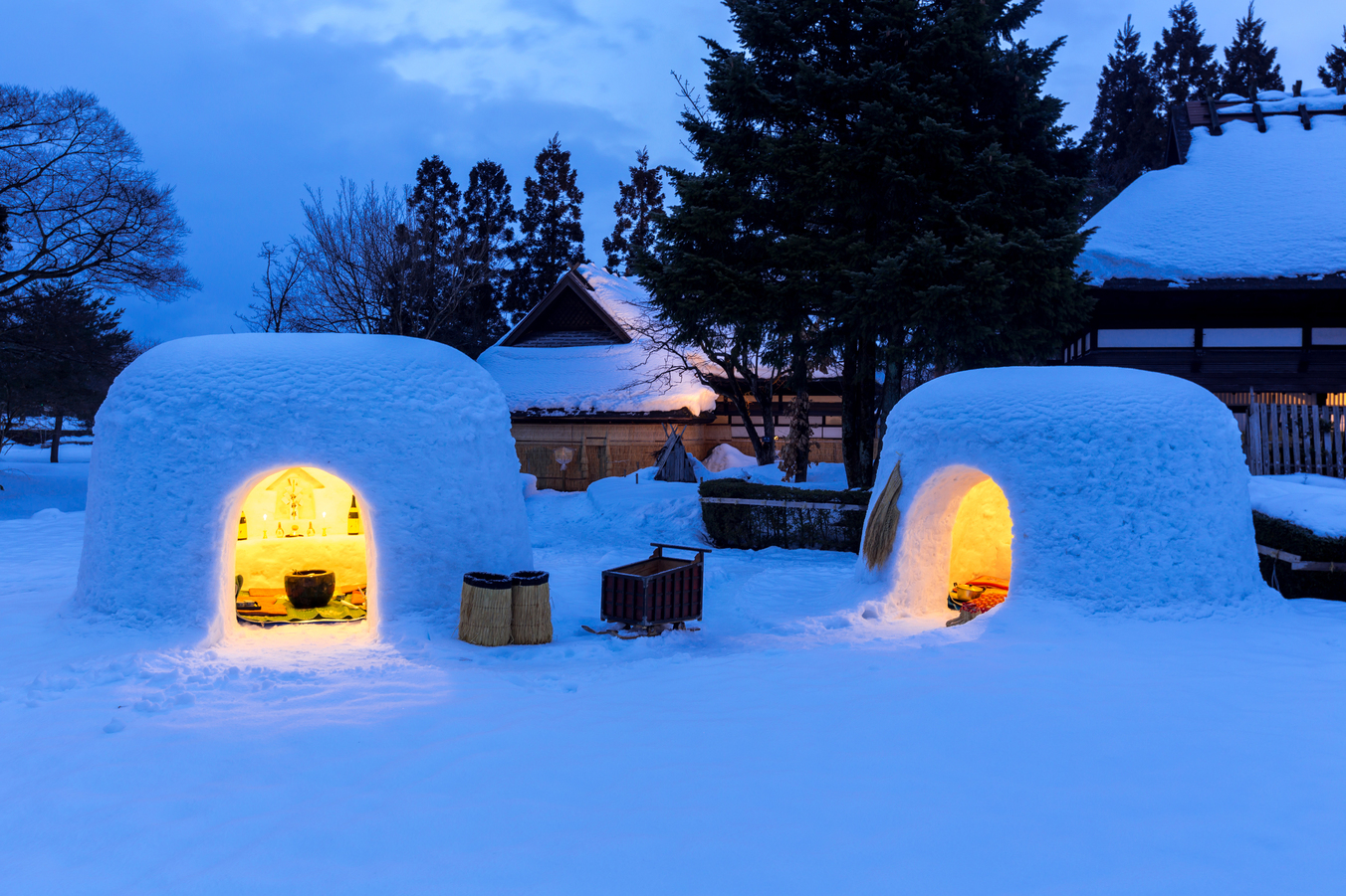 秋田冬季有季節限定的橫手雪屋。（燦星旅遊提供）