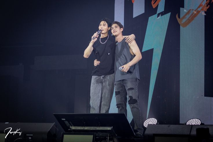 《Side By Side Concert》是Bright、Win首次在台灣的雙人專場。(網路圖片)