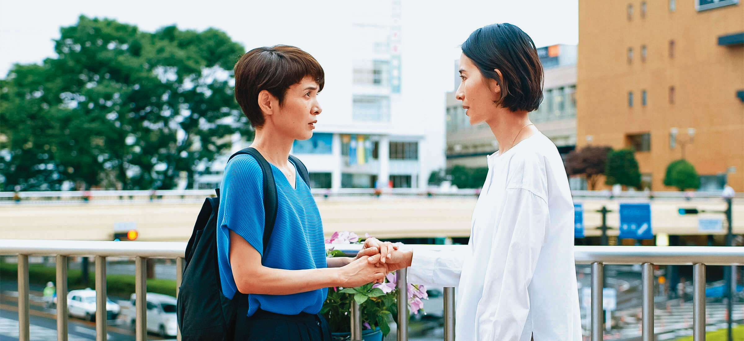 《偶然與想像》劇照。該片以3段式短片探討人與人之間的親密和疏離，圖中為第3段講述的兩名陌生人錯認彼此、以假亂真的故事。（東昊影業提供）