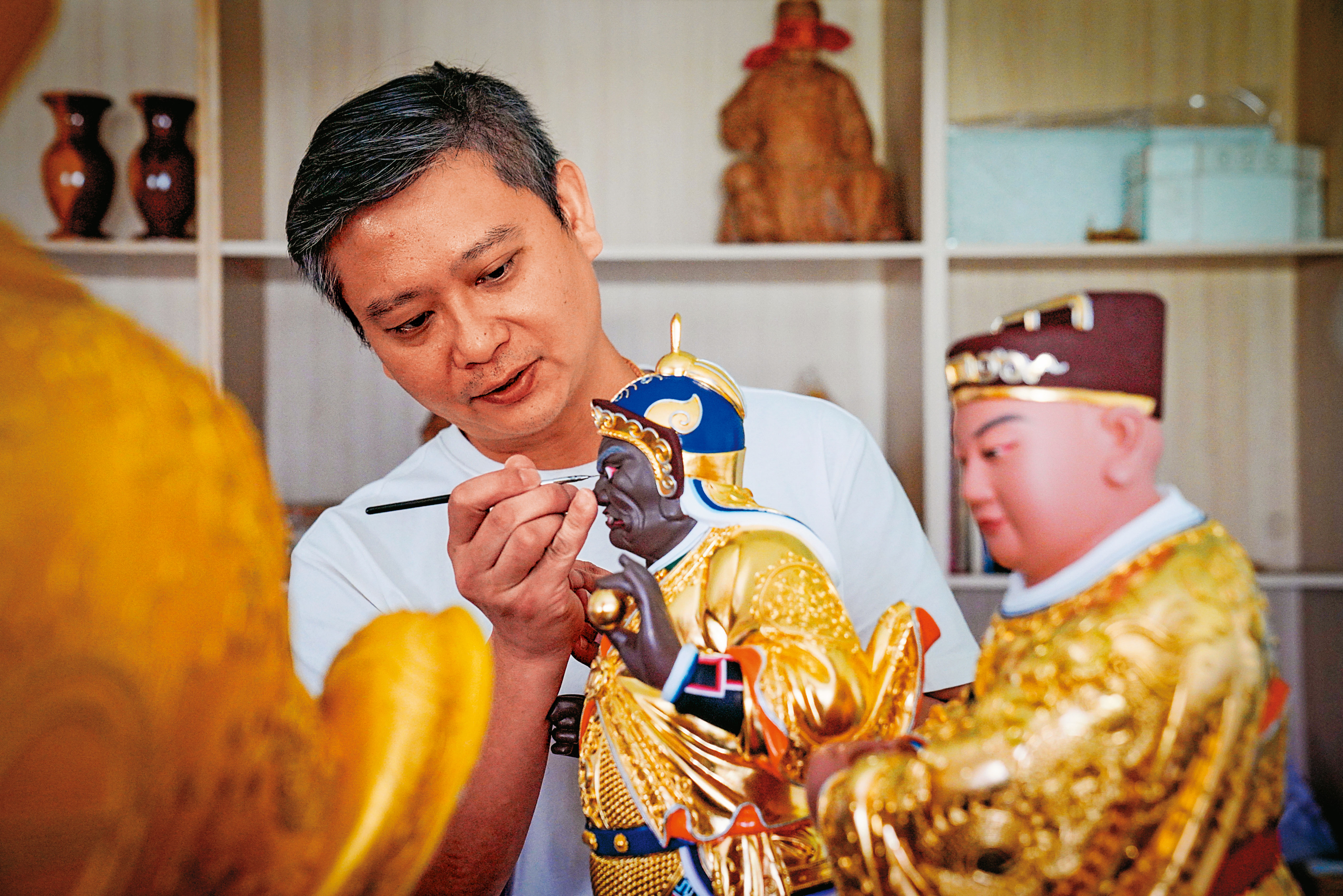 游俊維原為粧佛師，因此培養出超乎常人的耐心與細心。