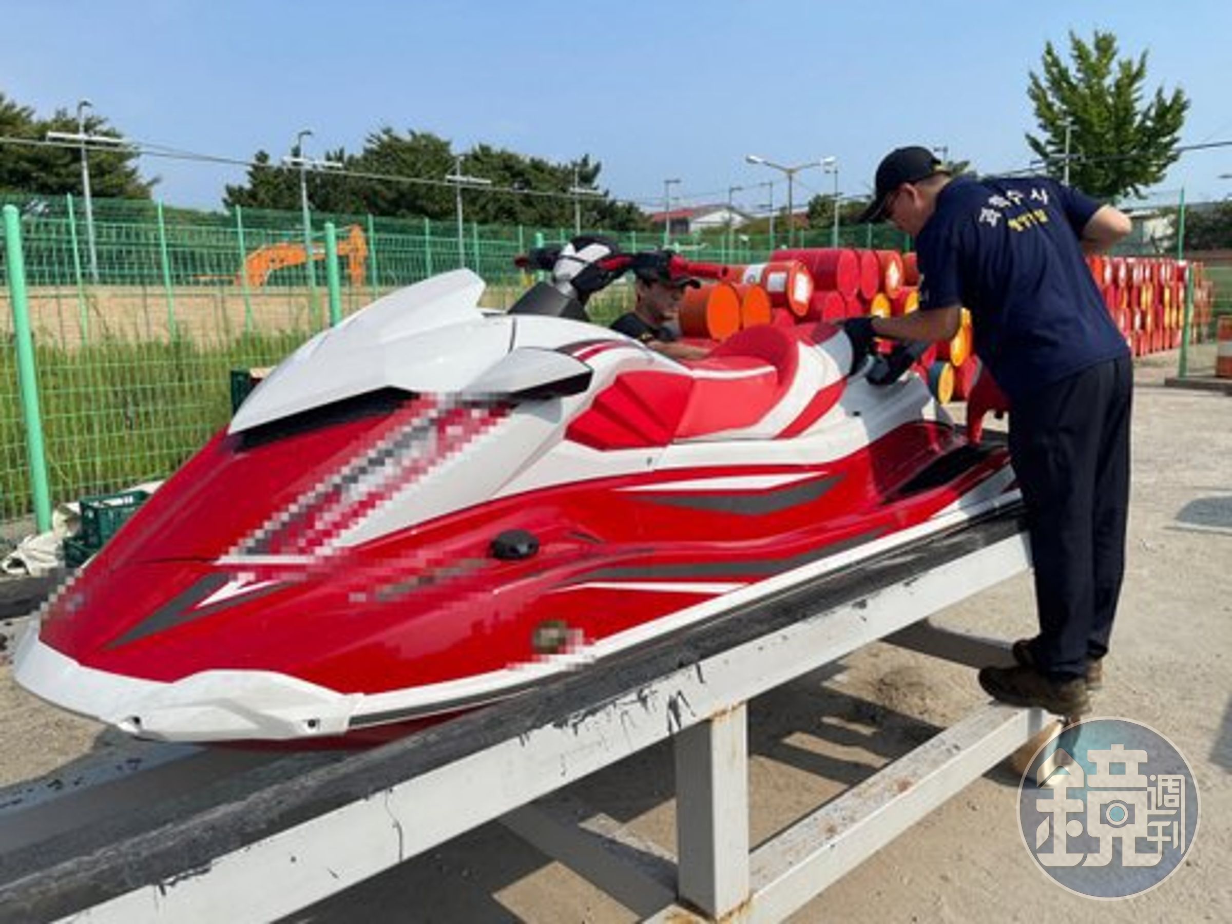 權平騎著這輛水上摩托車，橫渡300公里的黃海抵達南韓仁川。（翻自推特）