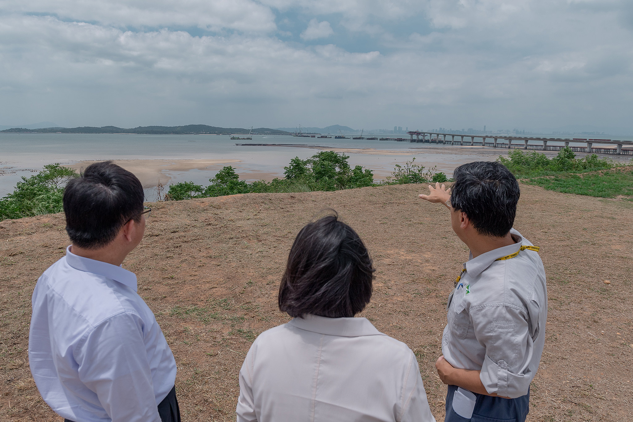 蔡英文2019年視察興建中的金門大橋。（總統府提供）