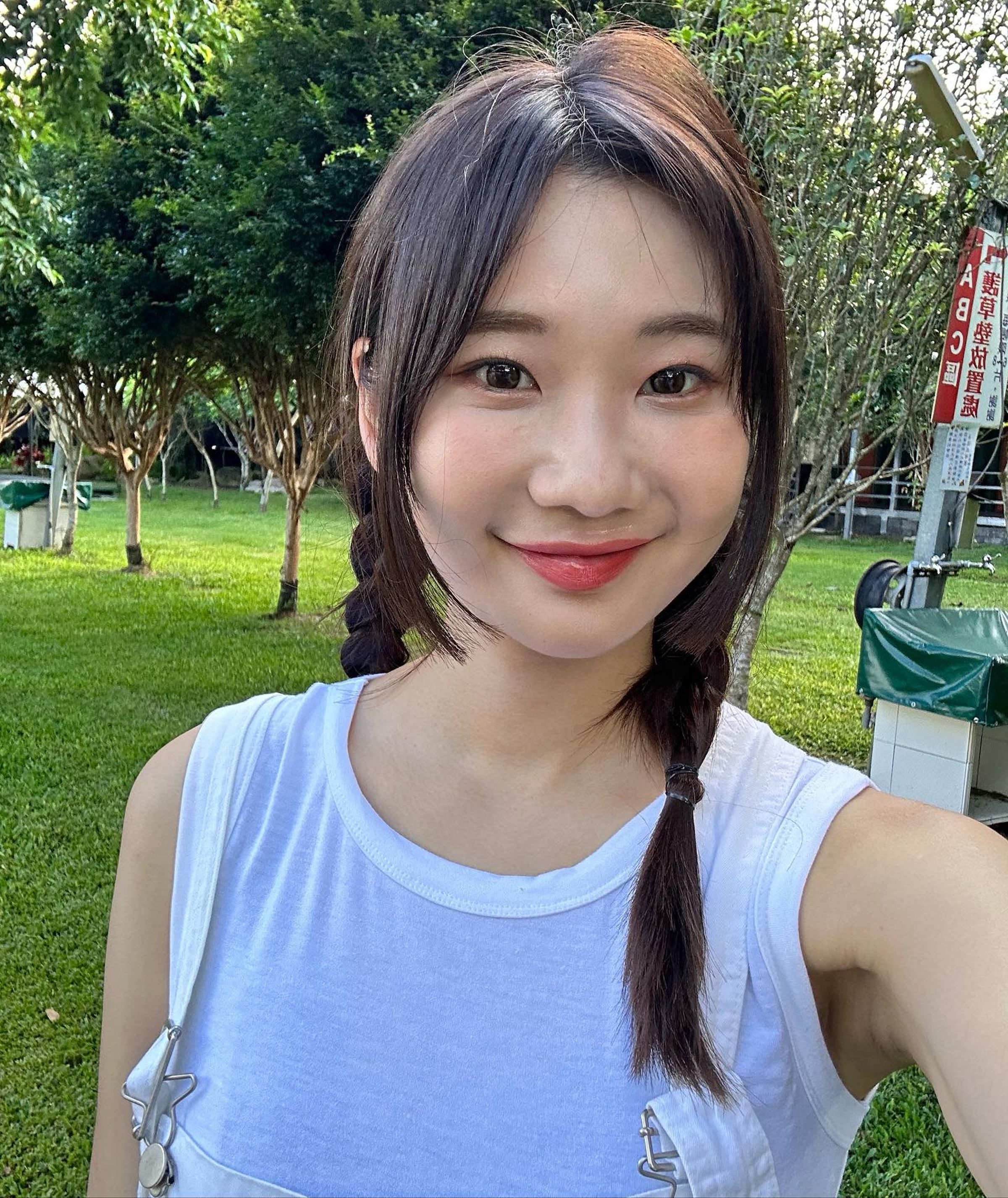 愛莉莎莎透露曾到月老廟拜拜,許下6個條件,男友基本全符合。(翻攝自愛莉莎莎臉書)