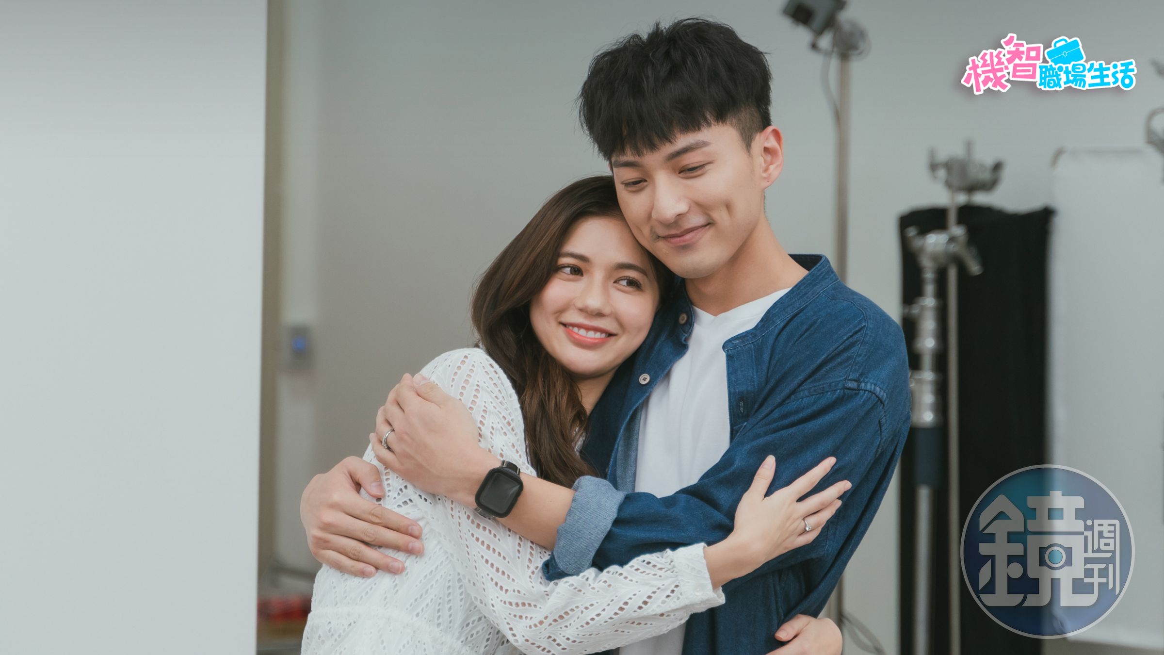 《機智職場生活》鍾岳軒(左)與鄭芯恩(右)也迎來美好結局。(LINE TV、TVBS提供)